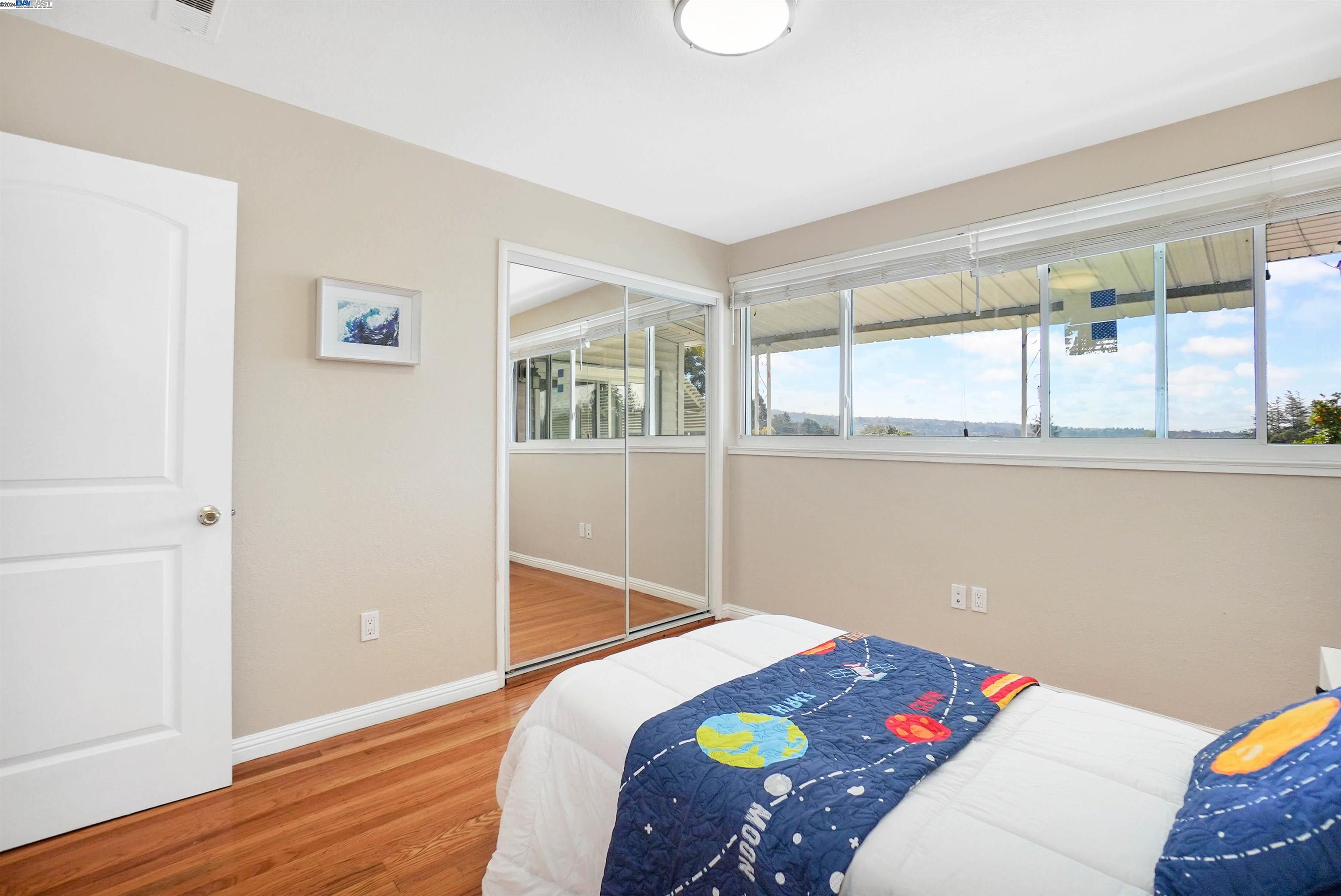 Detail Gallery Image 14 of 52 For 5079 Ray Ave, Castro Valley,  CA 94546 - 5 Beds | 2 Baths
