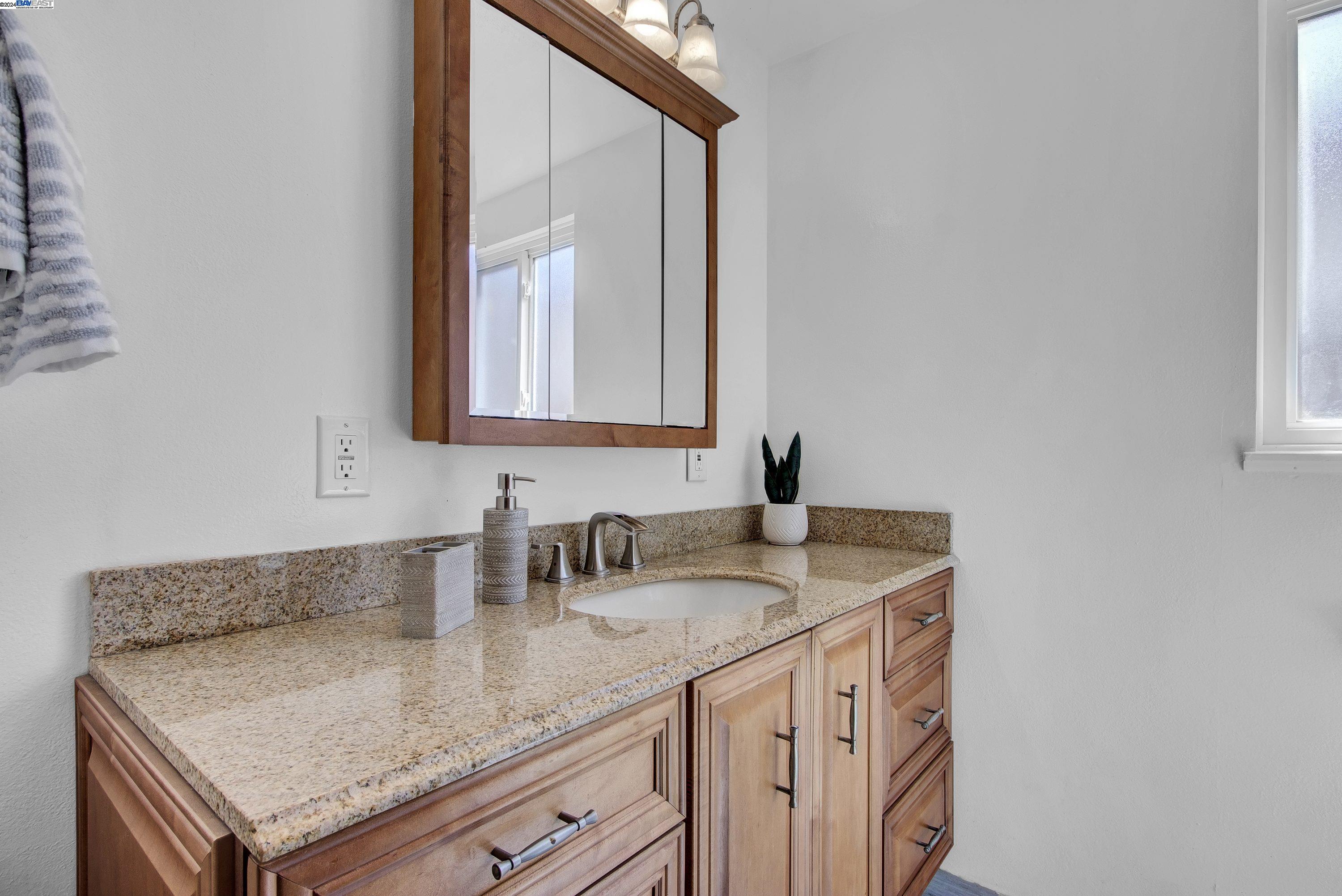 Detail Gallery Image 19 of 30 For 3680 Yorktown Rd, Fremont,  CA 94538 - 4 Beds | 2 Baths