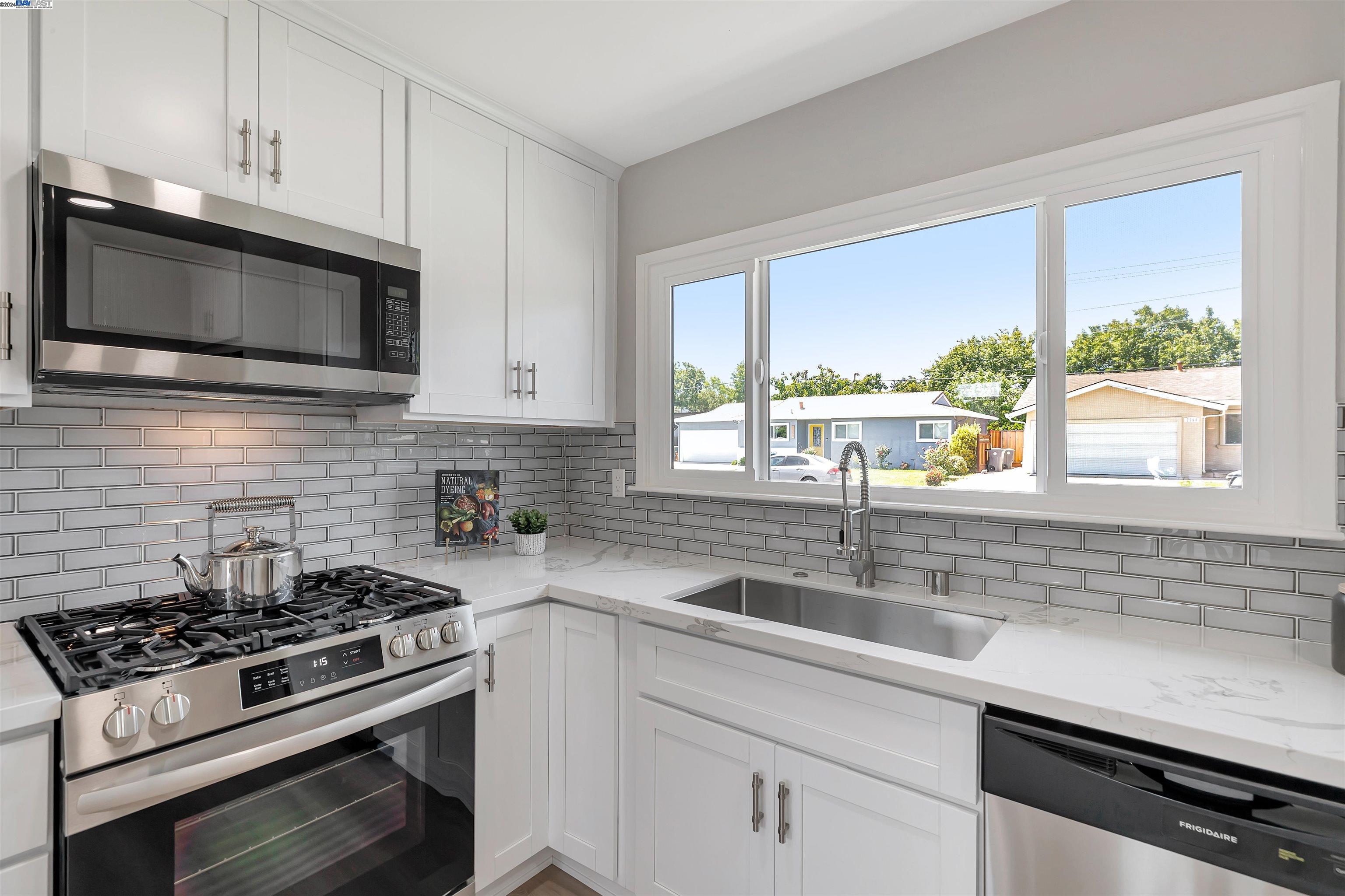 Detail Gallery Image 11 of 29 For 7765 Firebrand Dr, Dublin,  CA 94568 - 3 Beds | 2 Baths