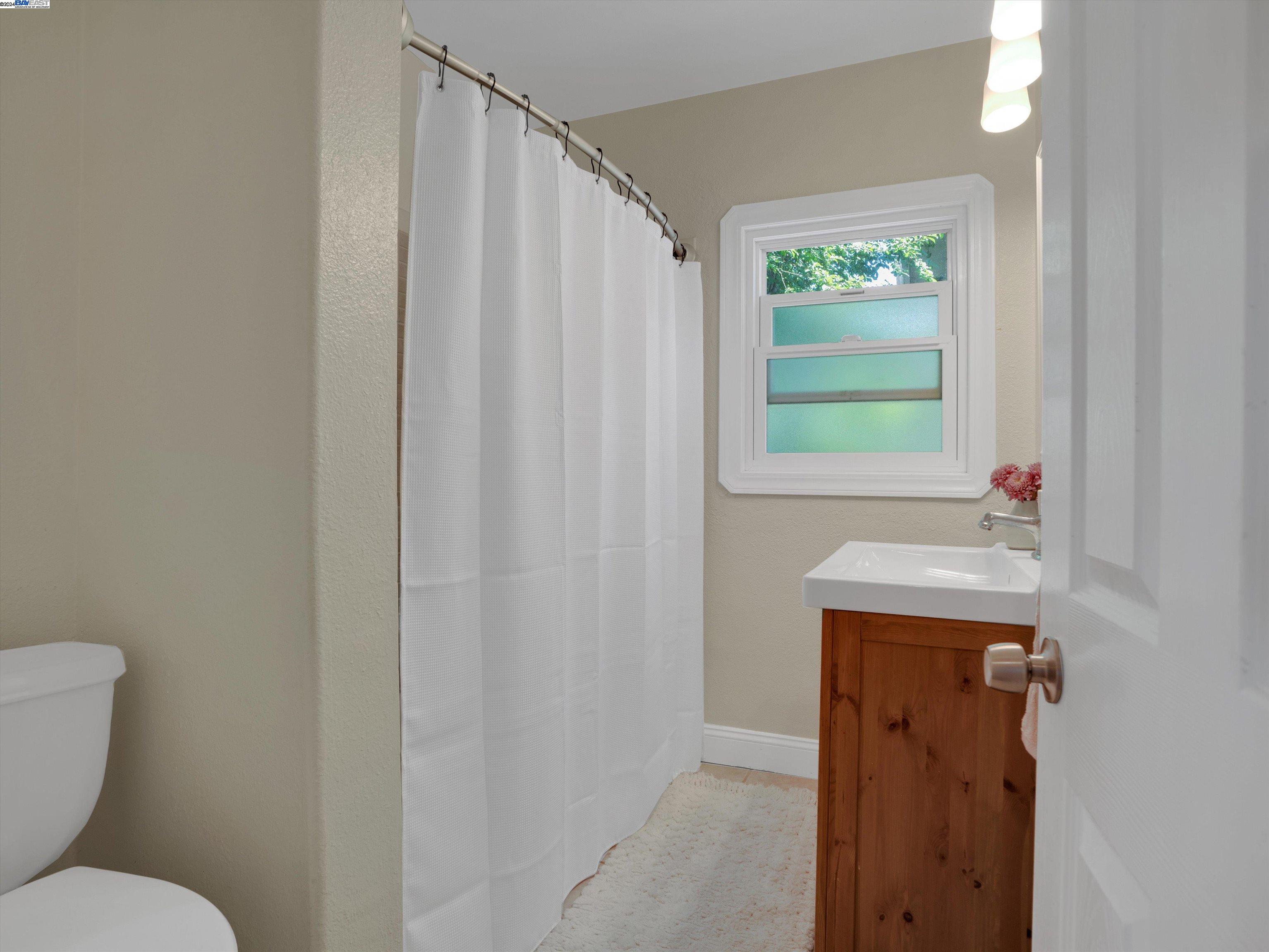 Detail Gallery Image 21 of 42 For 9332 Granada Ave, Oakland,  CA 94605 - 4 Beds | 2 Baths