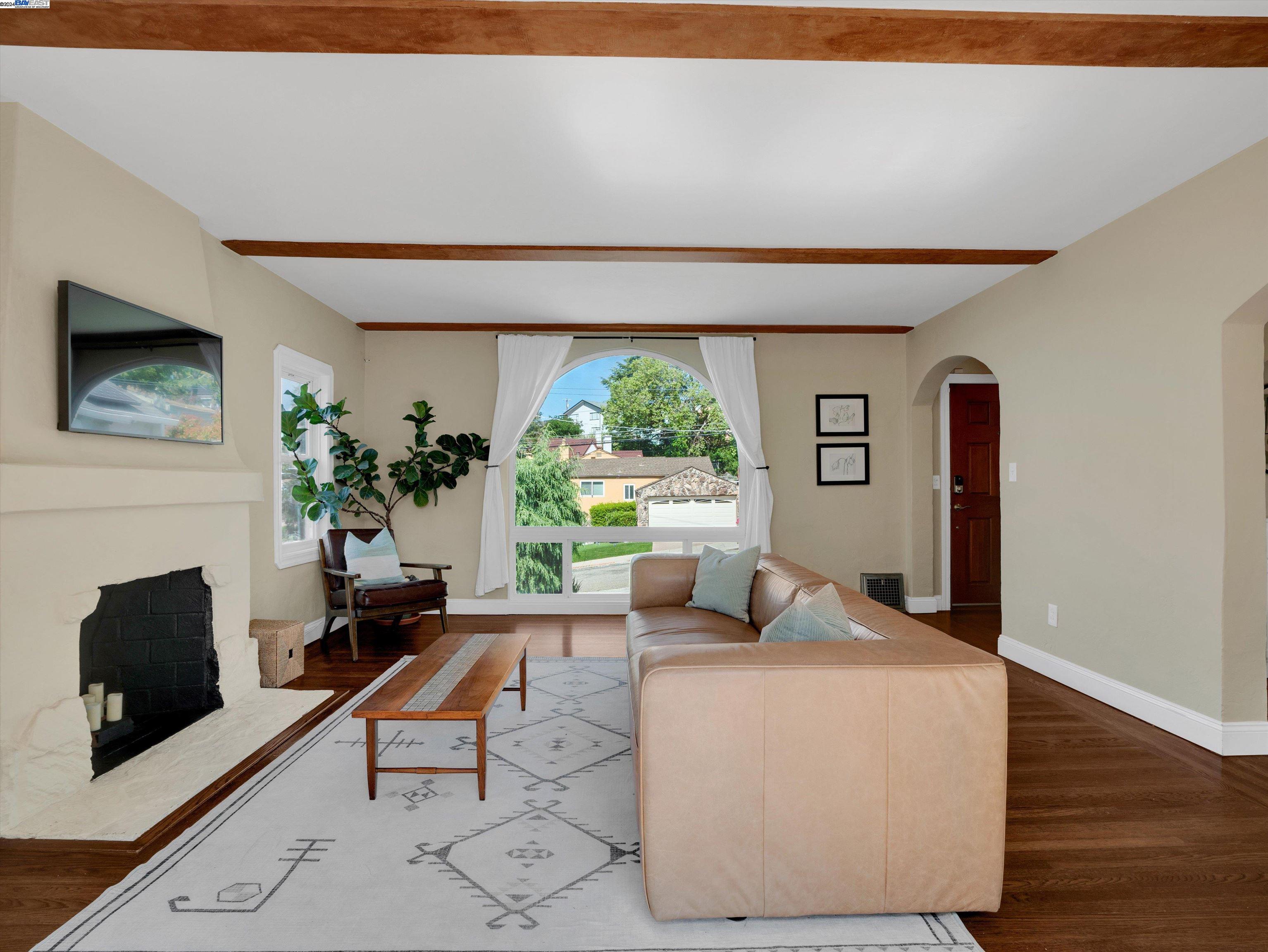 Detail Gallery Image 5 of 42 For 9332 Granada Ave, Oakland,  CA 94605 - 4 Beds | 2 Baths