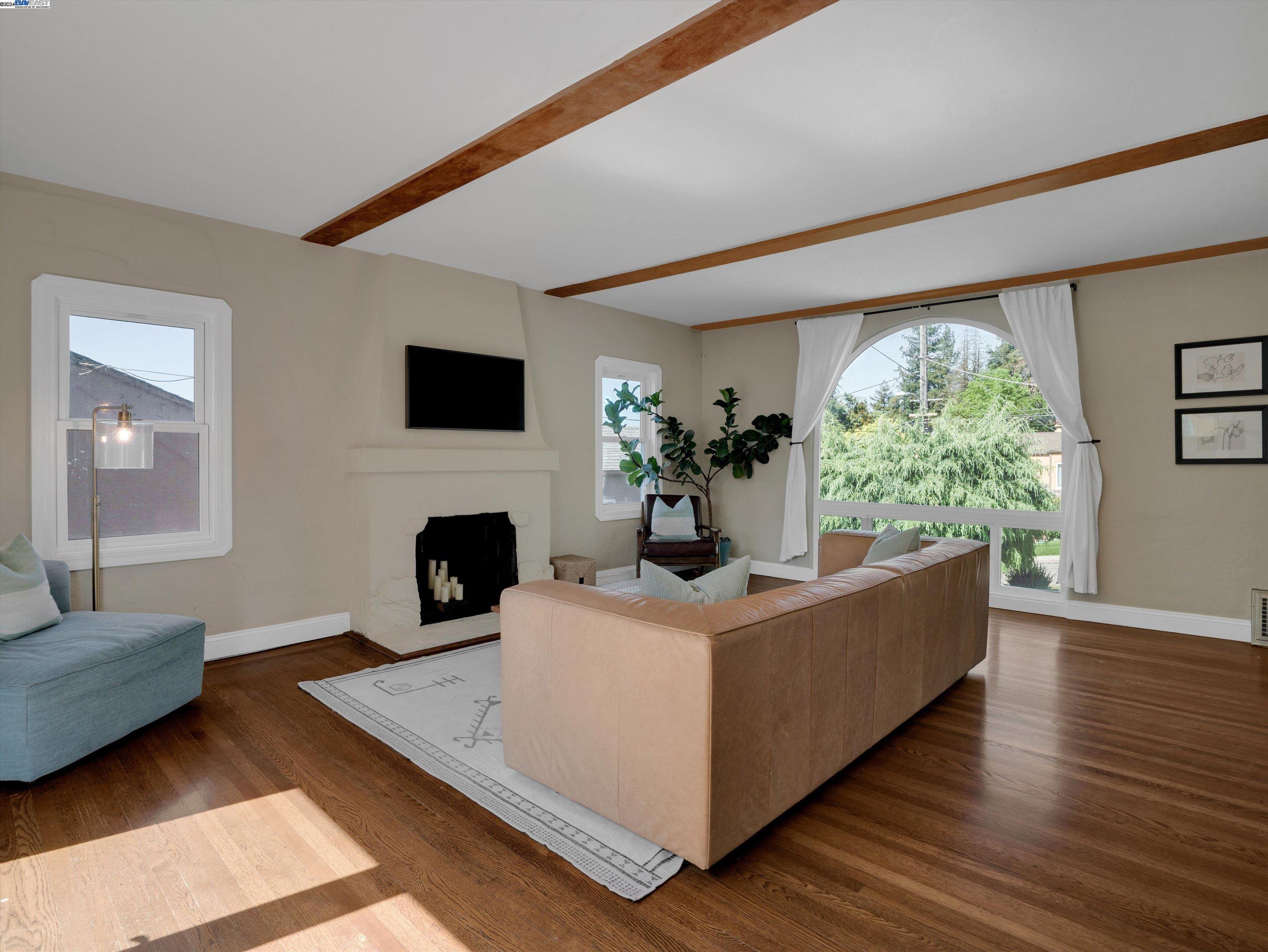 Detail Gallery Image 6 of 42 For 9332 Granada Ave, Oakland,  CA 94605 - 4 Beds | 2 Baths