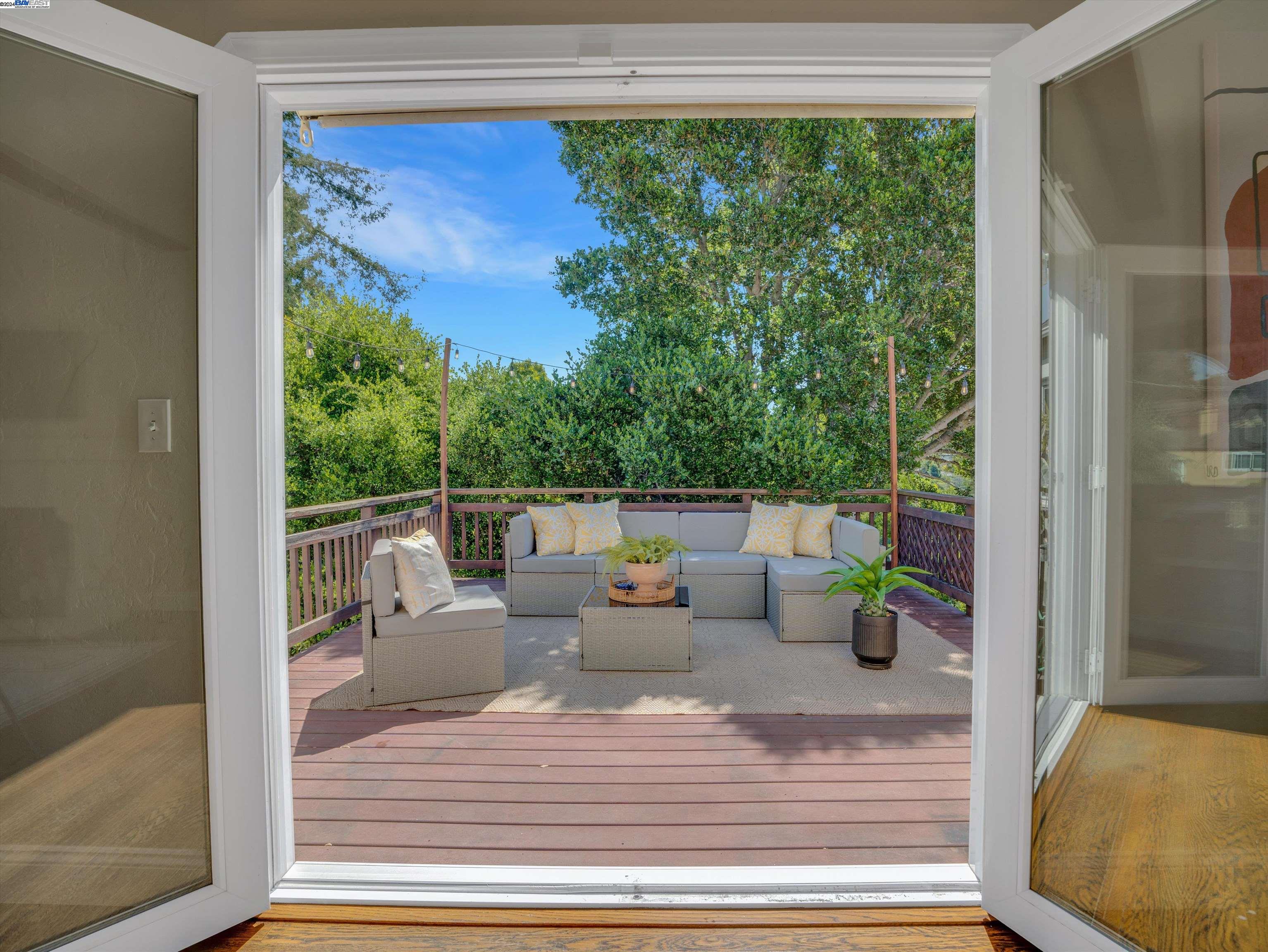 Detail Gallery Image 8 of 42 For 9332 Granada Ave, Oakland,  CA 94605 - 4 Beds | 2 Baths