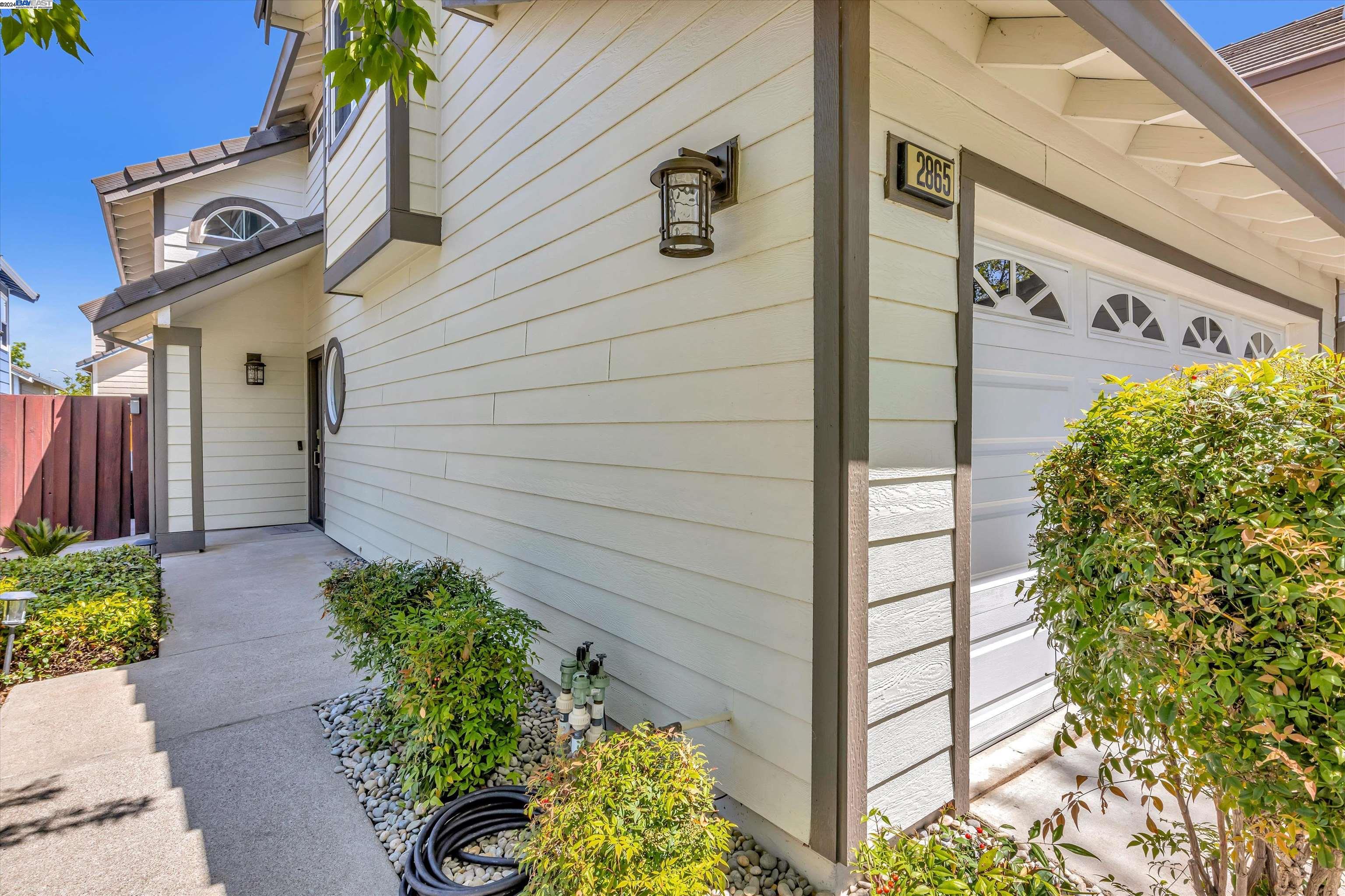 Detail Gallery Image 3 of 29 For 2865 Whitney Dr, Pleasanton,  CA 94566 - 3 Beds | 2/1 Baths