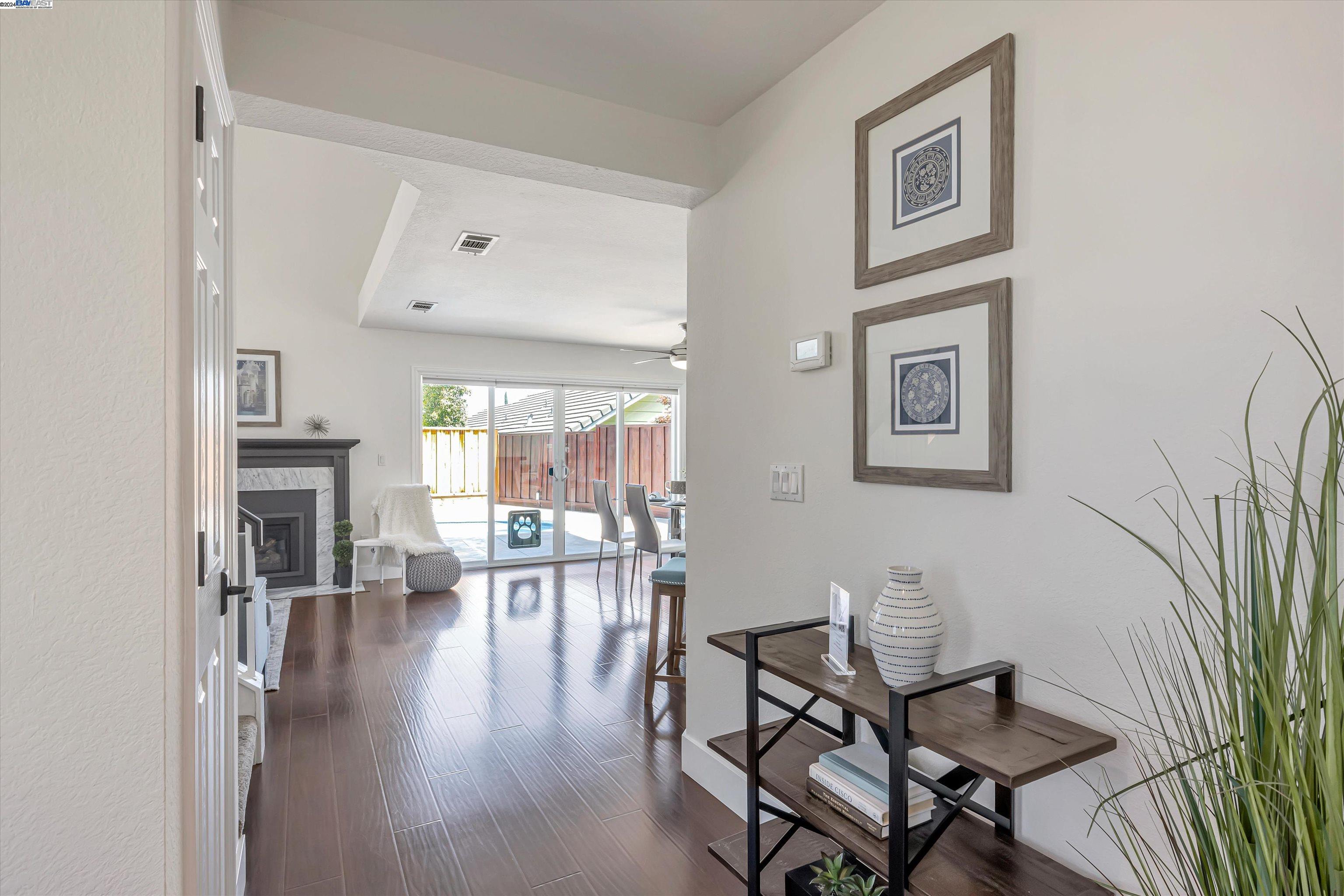 Detail Gallery Image 5 of 29 For 2865 Whitney Dr, Pleasanton,  CA 94566 - 3 Beds | 2/1 Baths