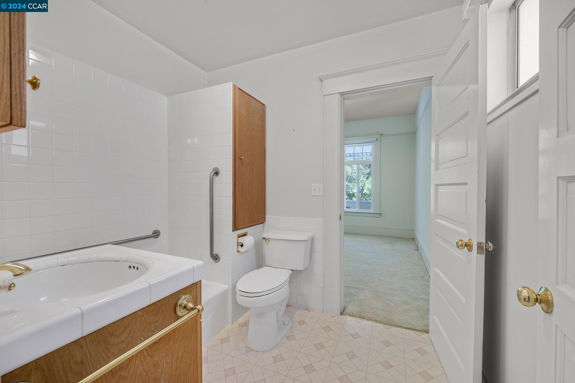 Detail Gallery Image 13 of 40 For 963 Pinole Valley Rd, Pinole,  CA 94564 - 2 Beds | 1/1 Baths