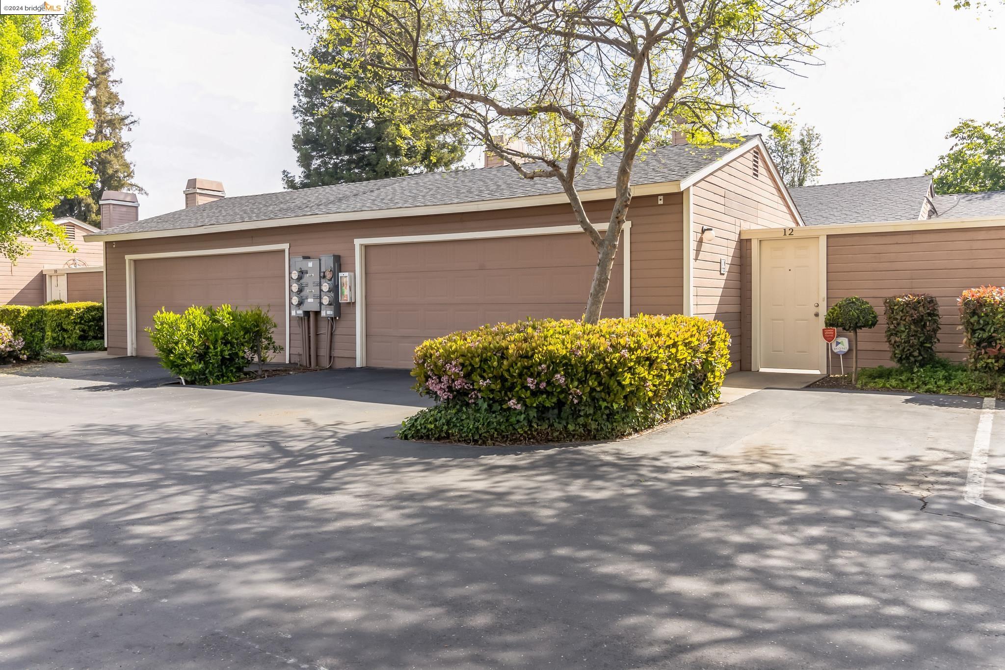 Detail Gallery Image 1 of 18 For 1200 Lakewood Avenue #12,  Modesto,  CA 95355 - 2 Beds | 2 Baths