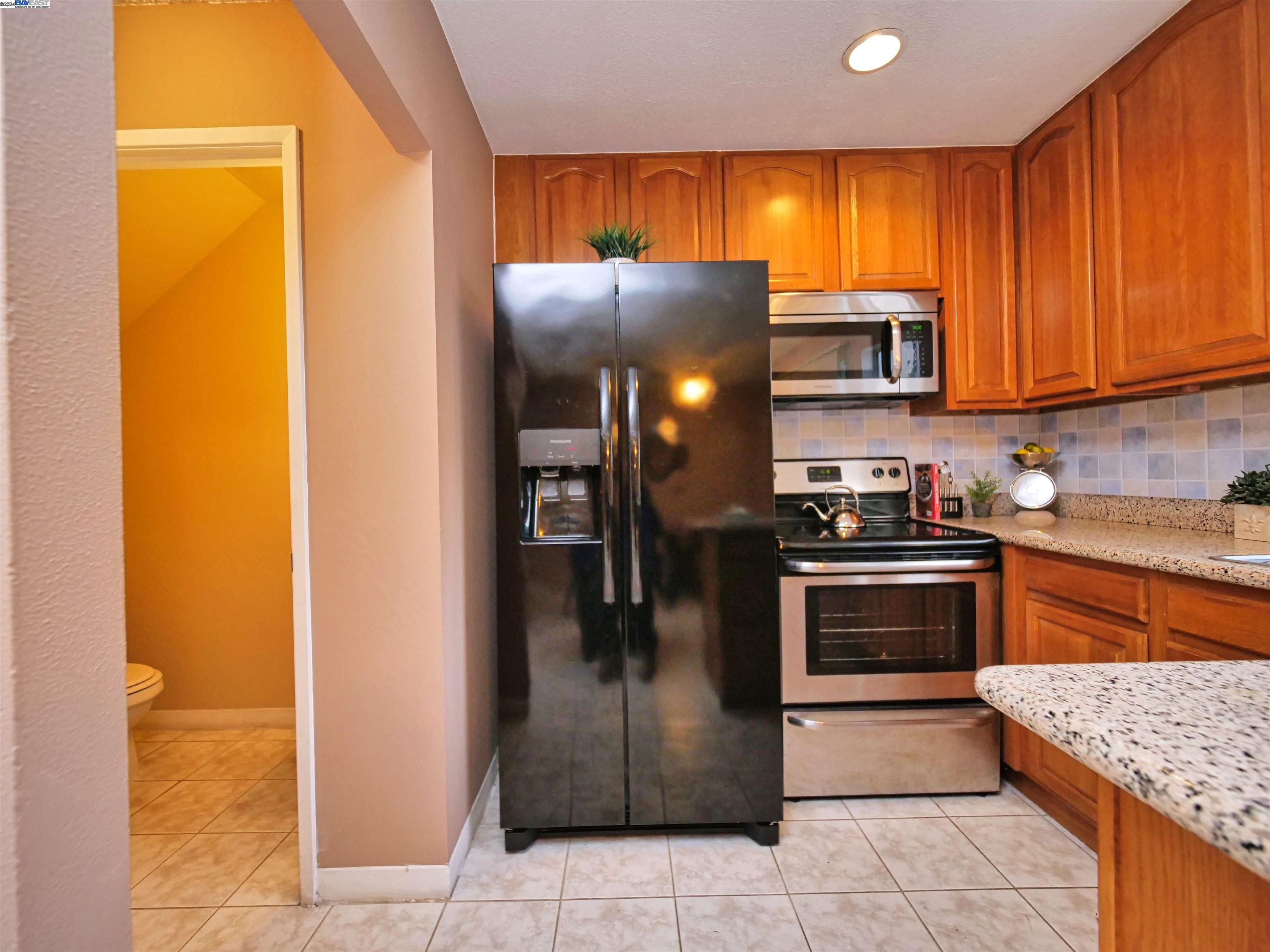 Detail Gallery Image 12 of 34 For 27561 Stromberg Ct, Hayward,  CA 94545 - 2 Beds | 1/1 Baths