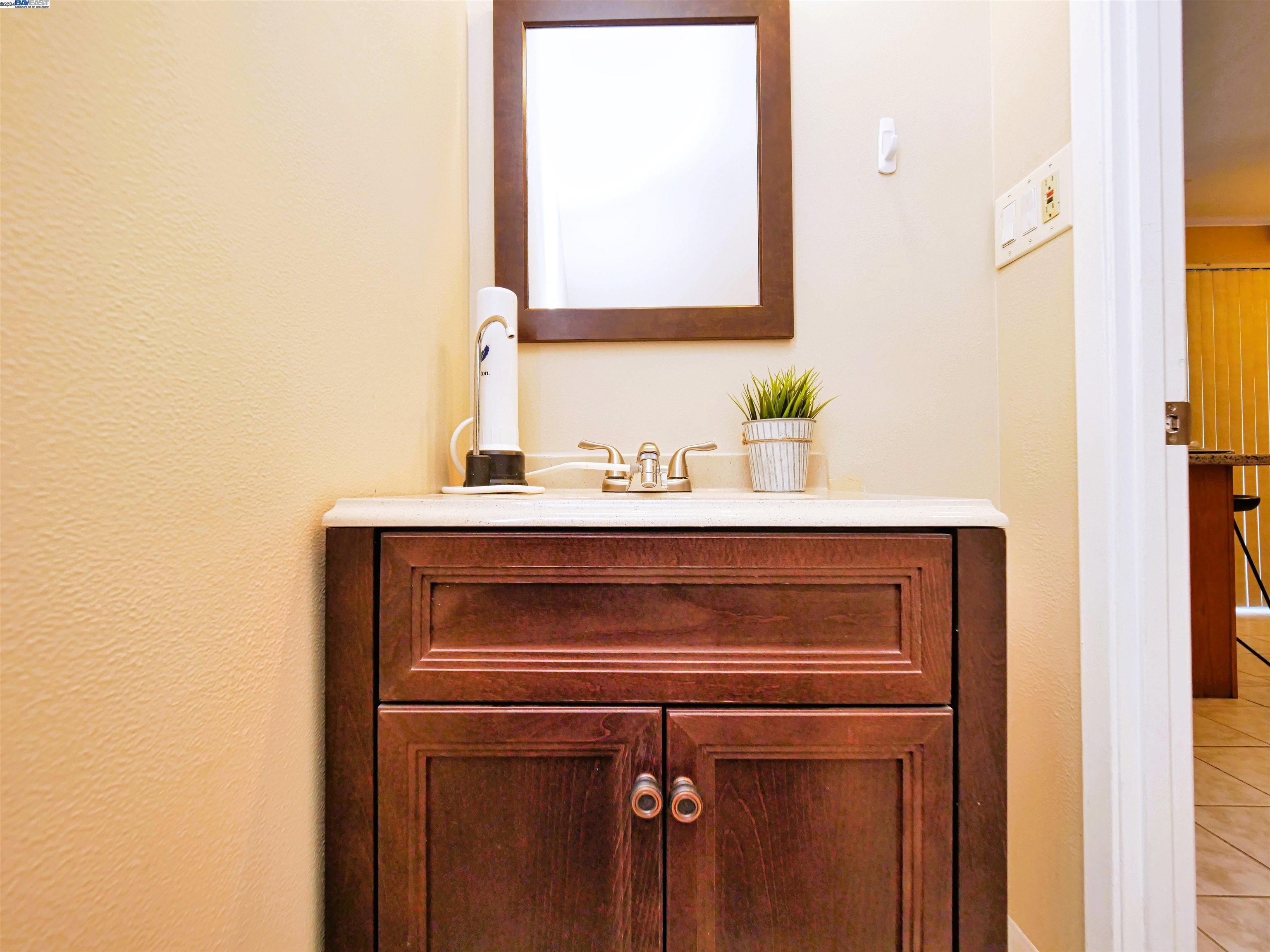 Detail Gallery Image 25 of 34 For 27561 Stromberg Ct, Hayward,  CA 94545 - 2 Beds | 1/1 Baths