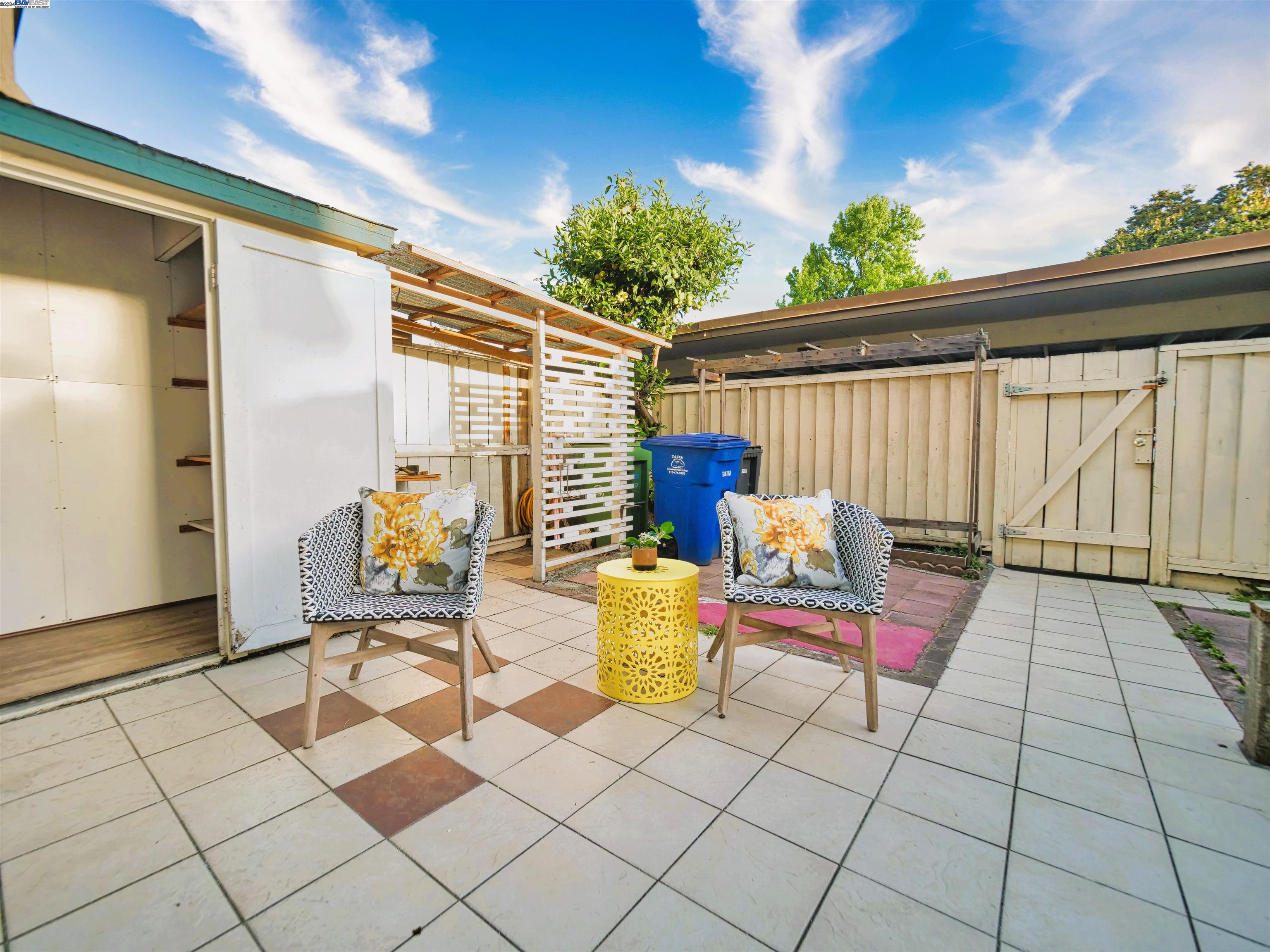 Detail Gallery Image 27 of 34 For 27561 Stromberg Ct, Hayward,  CA 94545 - 2 Beds | 1/1 Baths