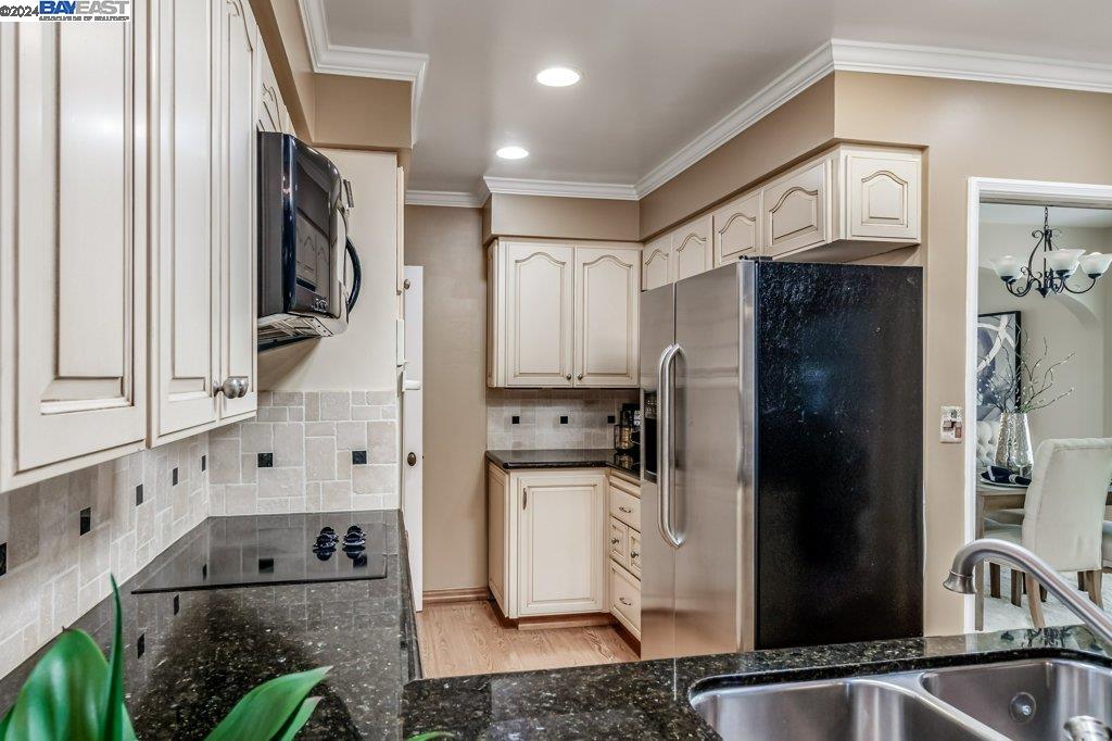 Detail Gallery Image 10 of 37 For 324 Marlow Dr, Oakland,  CA 94605 - 3 Beds | 2/1 Baths