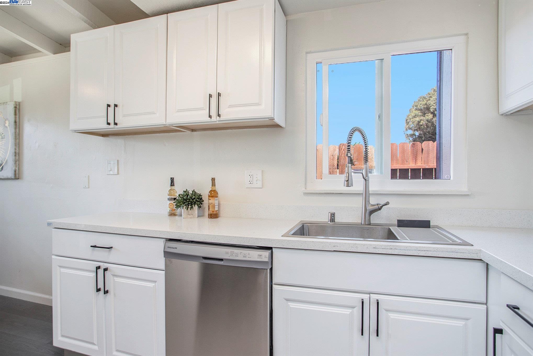 Detail Gallery Image 12 of 36 For 1919 Miner Ave, San Pablo,  CA 94806 - 3 Beds | 2 Baths