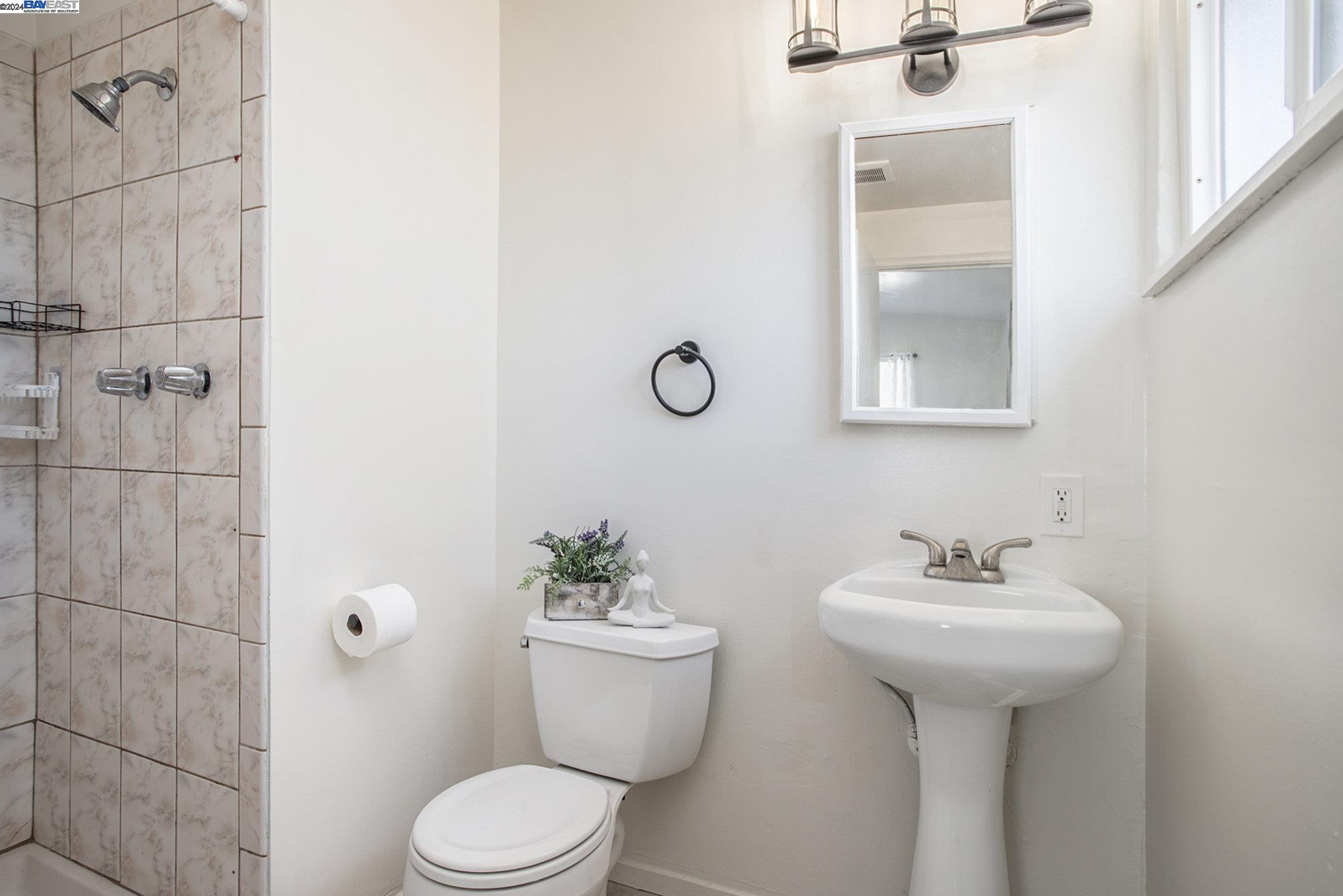 Detail Gallery Image 15 of 36 For 1919 Miner Ave, San Pablo,  CA 94806 - 3 Beds | 2 Baths