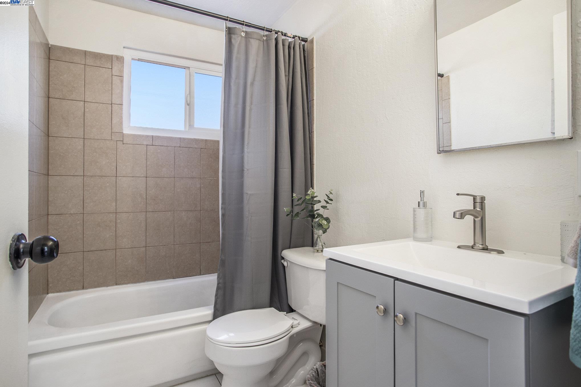 Detail Gallery Image 18 of 36 For 1919 Miner Ave, San Pablo,  CA 94806 - 3 Beds | 2 Baths
