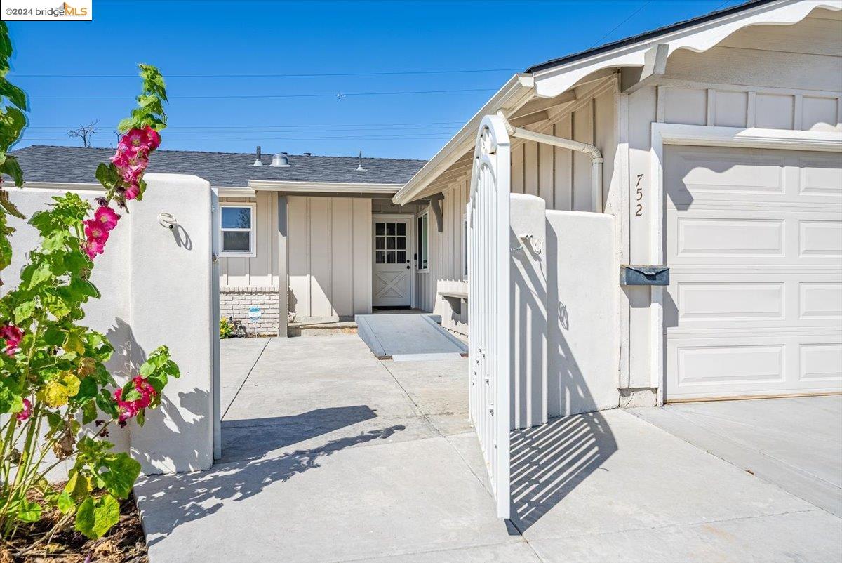 Detail Gallery Image 12 of 60 For 752 W Acacia St, Salinas,  CA 93901 - 3 Beds | 2 Baths