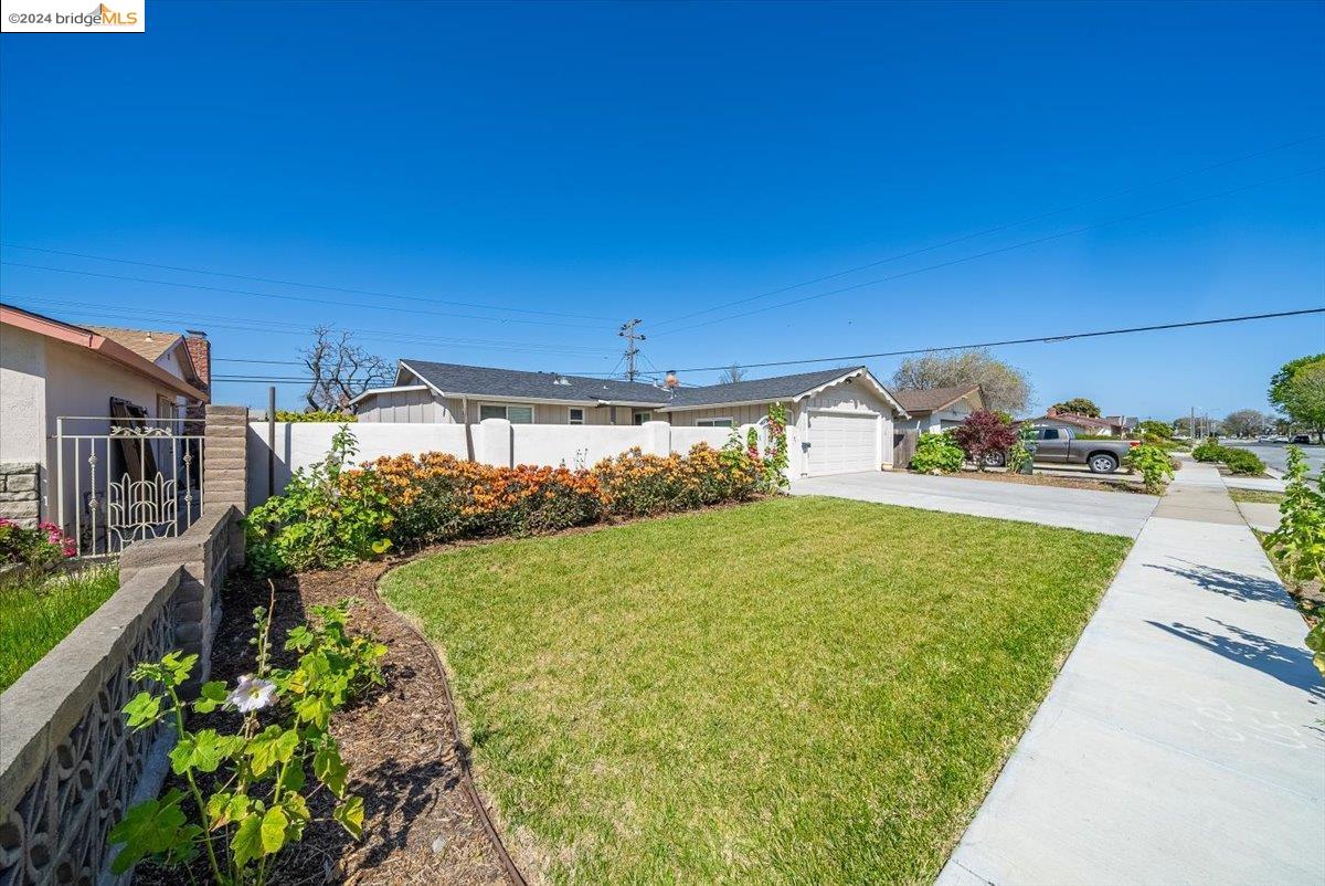 Detail Gallery Image 3 of 60 For 752 W Acacia St, Salinas,  CA 93901 - 3 Beds | 2 Baths