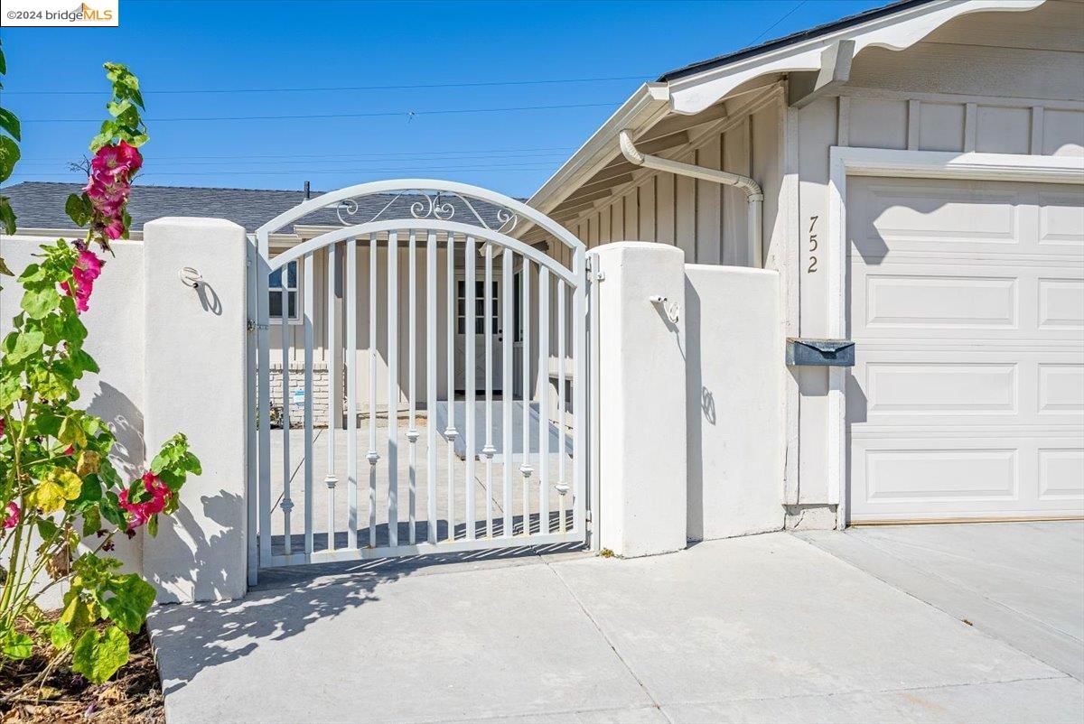 Detail Gallery Image 9 of 60 For 752 W Acacia St, Salinas,  CA 93901 - 3 Beds | 2 Baths