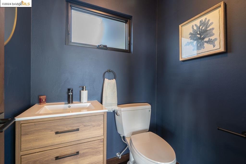 Detail Gallery Image 8 of 39 For 11753 Cranford Way, Oakland,  CA 94605 - 4 Beds | 3/2 Baths