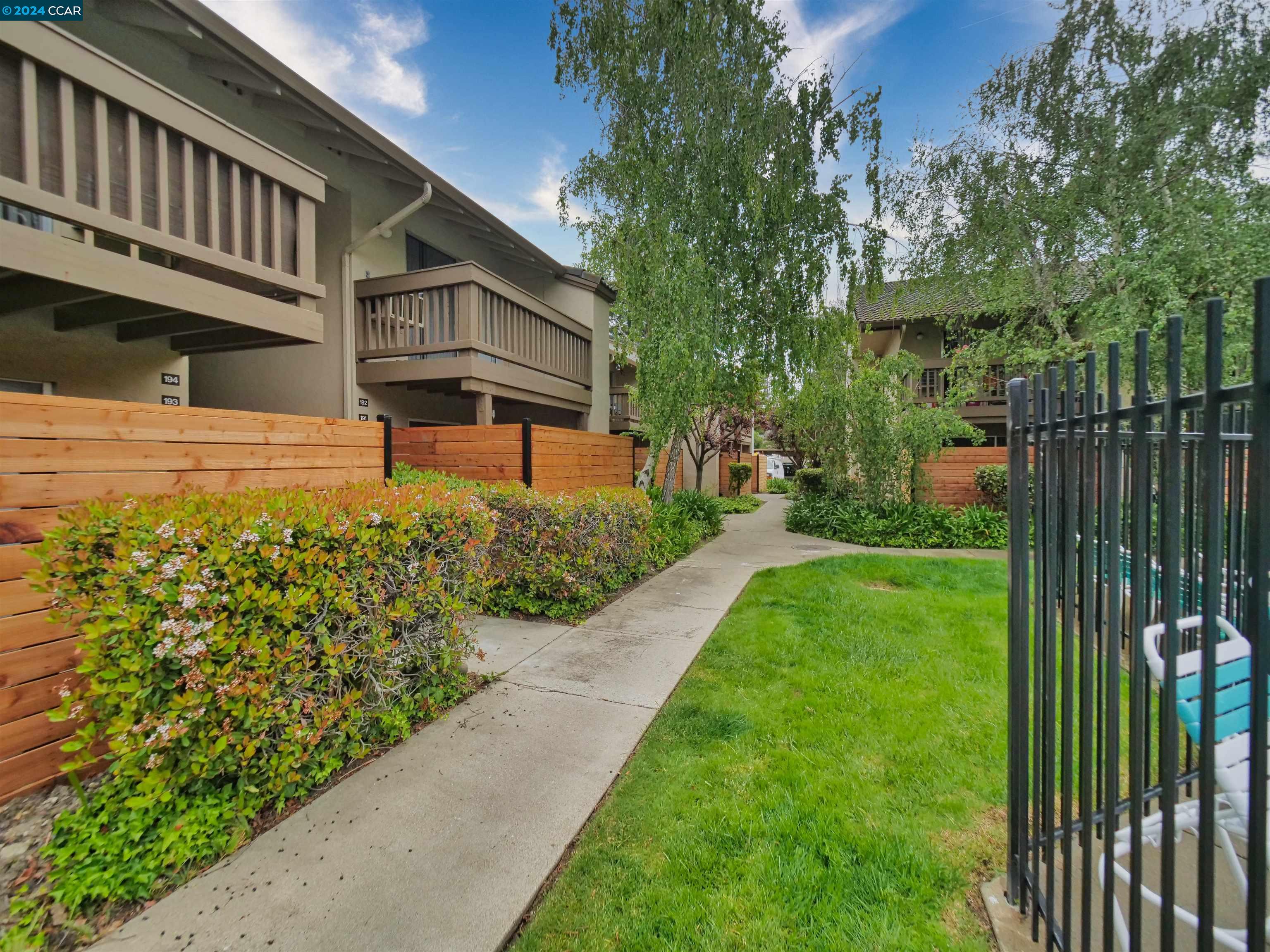 Detail Gallery Image 2 of 60 For 2742 Oak Road #189,  Walnut Creek,  CA 94597-2834 - 1 Beds | 1 Baths