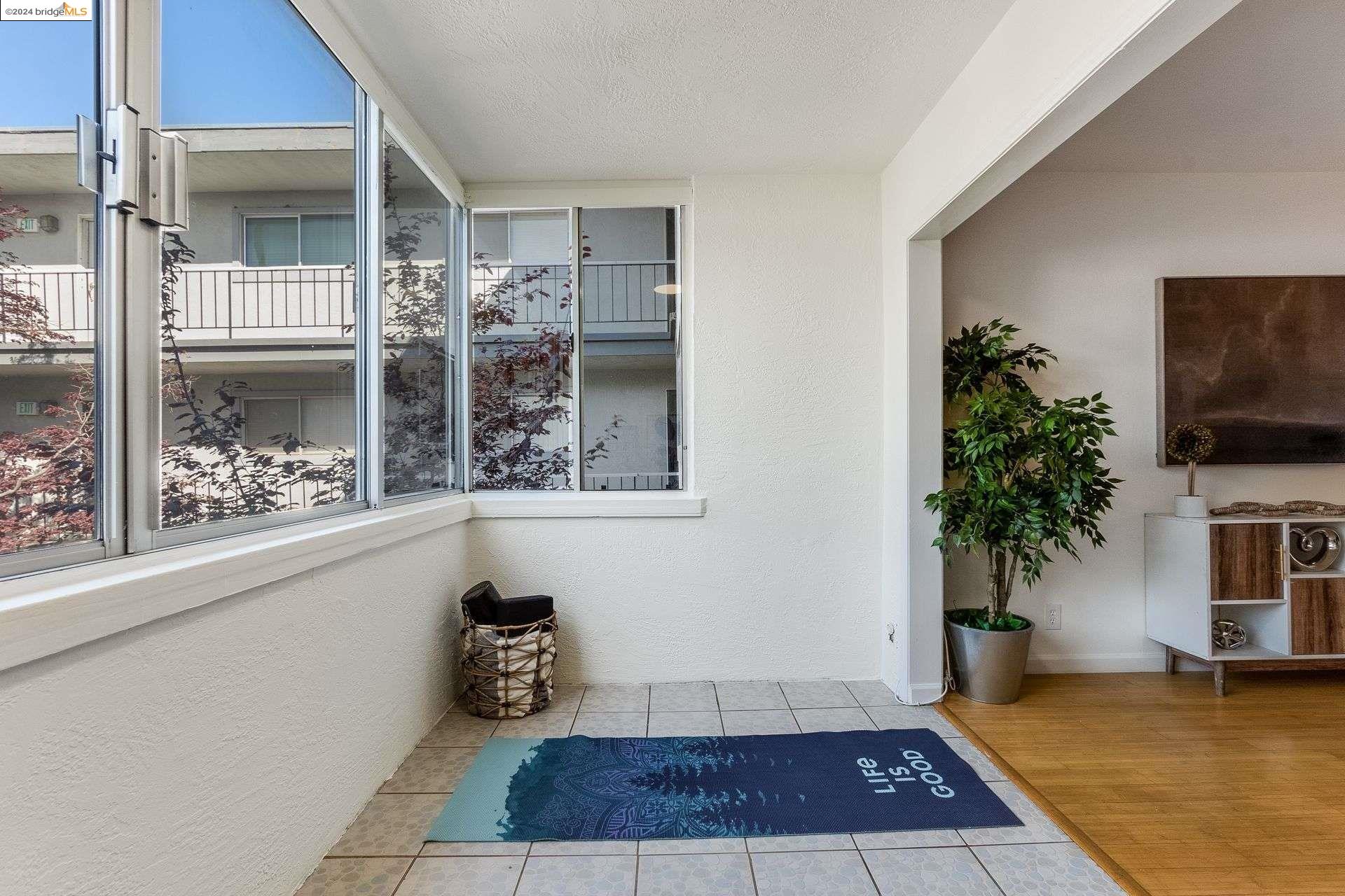 Detail Gallery Image 17 of 38 For 325 Kitty Hawk Rd #207,  Alameda,  CA 94501 - 2 Beds | 1 Baths