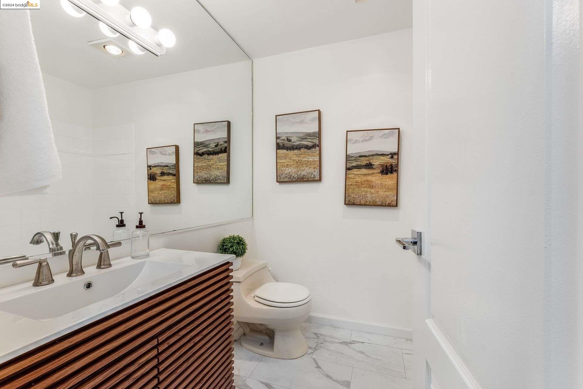Detail Gallery Image 22 of 38 For 325 Kitty Hawk Rd #207,  Alameda,  CA 94501 - 2 Beds | 1 Baths