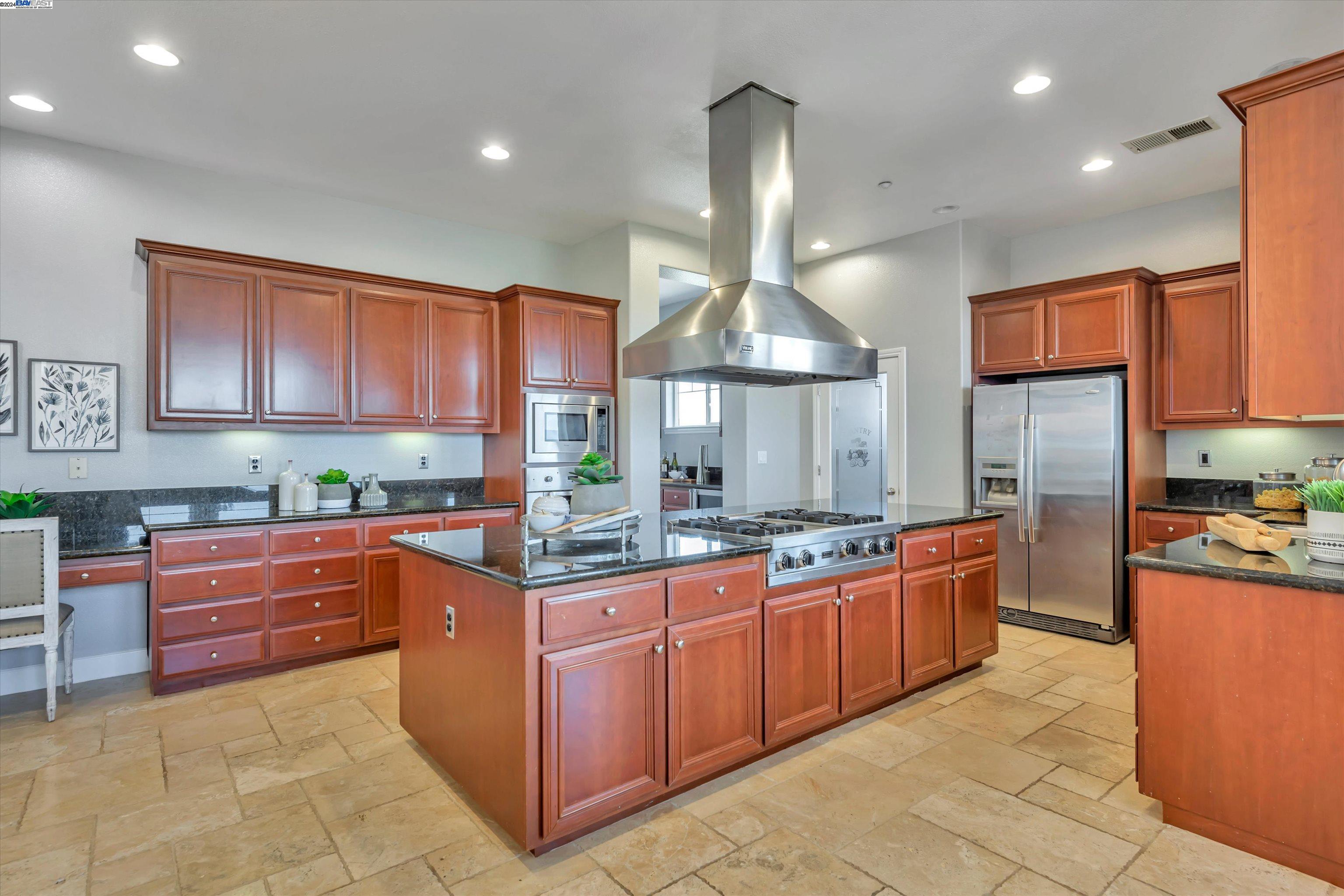 Detail Gallery Image 11 of 37 For 29941 Bello View Pl, Hayward,  CA 94544 - 4 Beds | 3/1 Baths