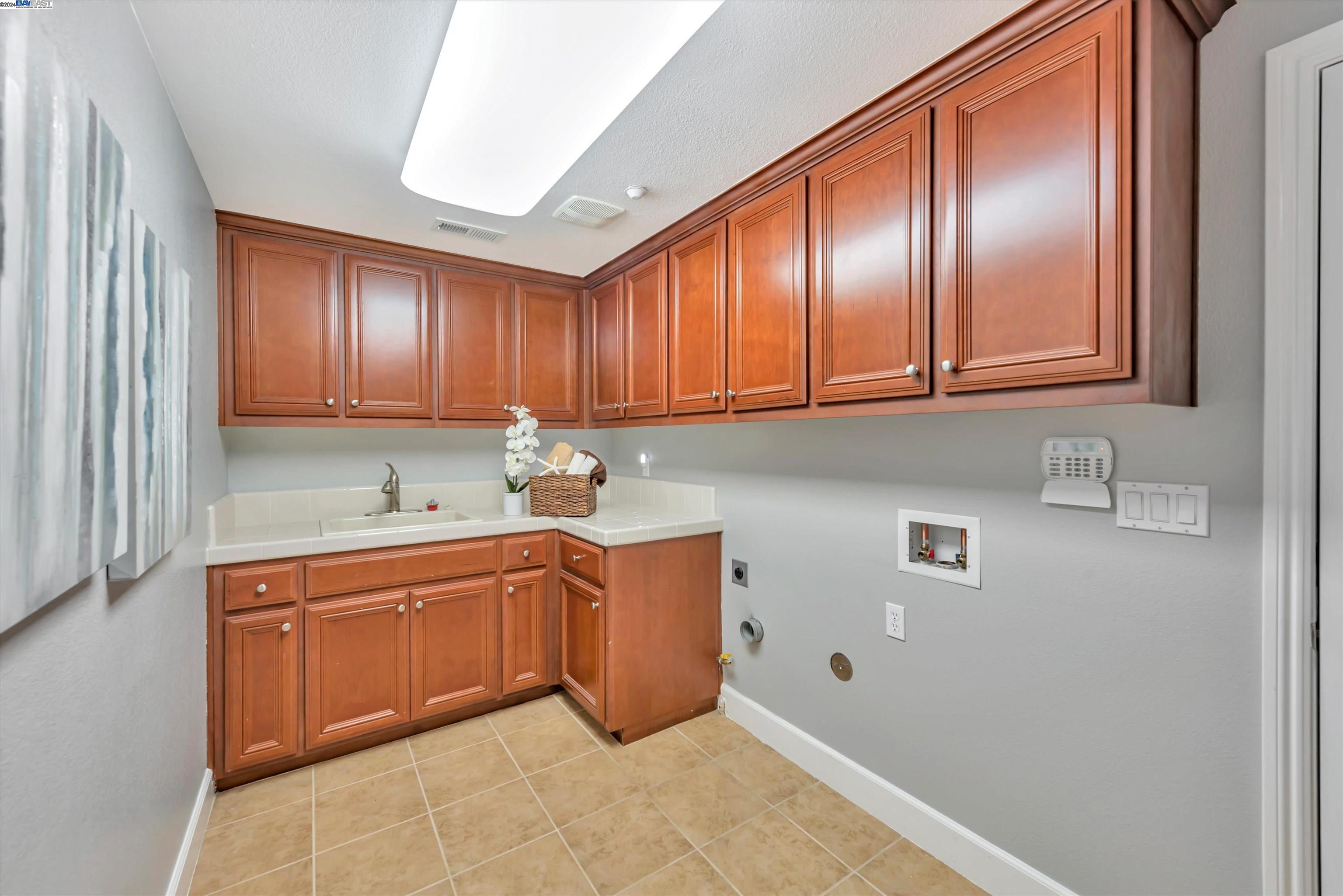 Detail Gallery Image 30 of 37 For 29941 Bello View Pl, Hayward,  CA 94544 - 4 Beds | 3/1 Baths