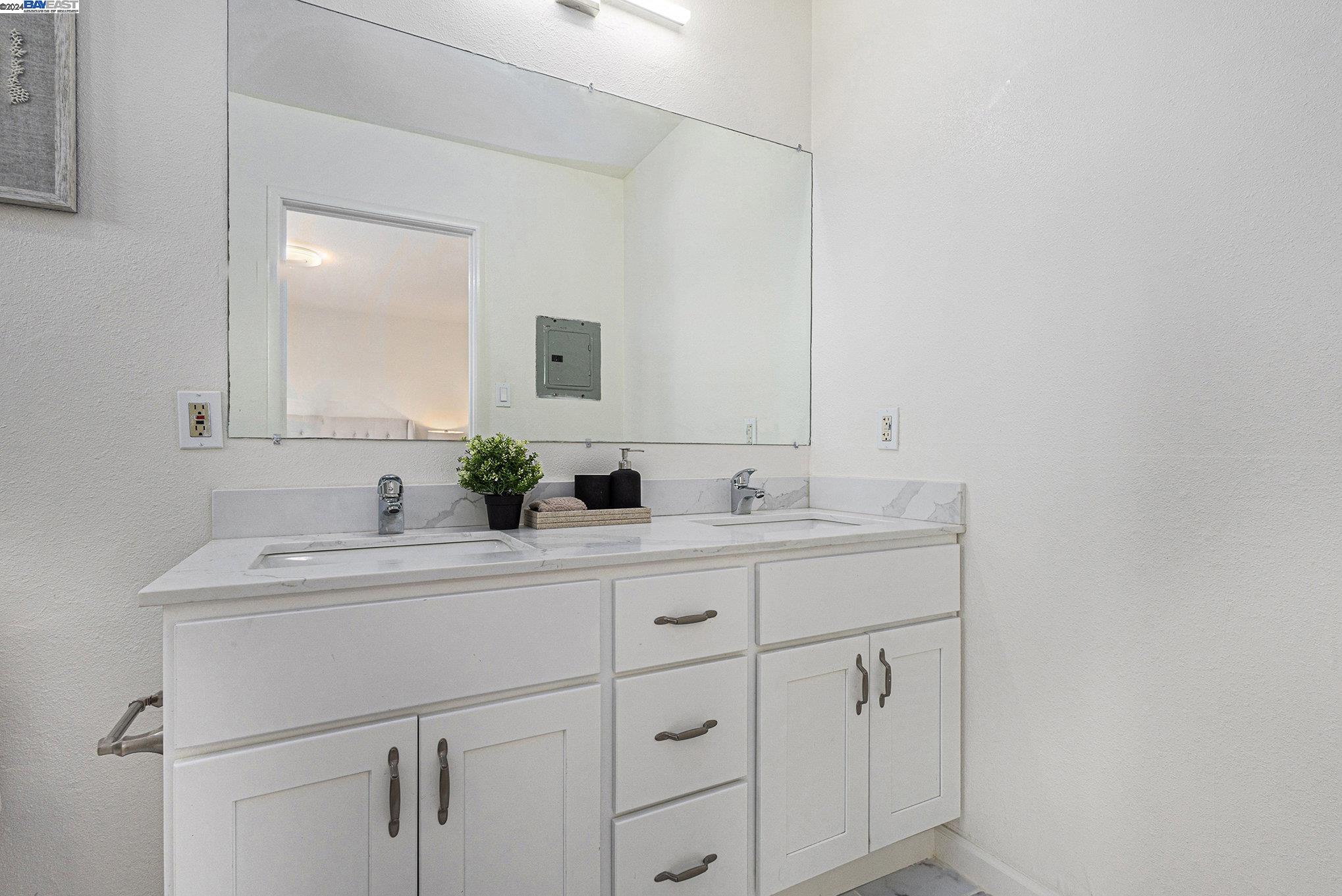 Detail Gallery Image 23 of 32 For 19525 Yuma St, Castro Valley,  CA 94546 - 3 Beds | 2/1 Baths