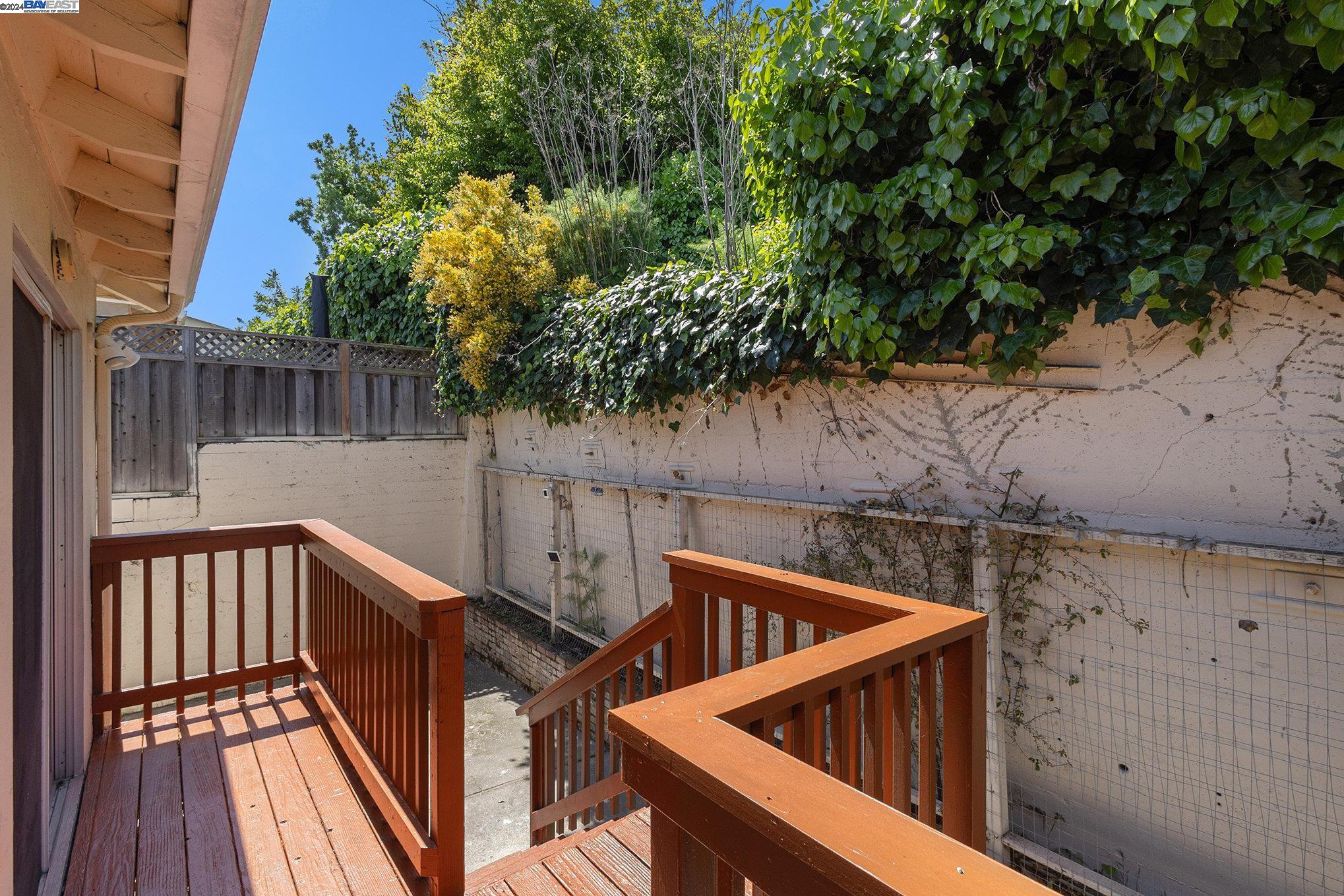 Detail Gallery Image 30 of 32 For 19525 Yuma St, Castro Valley,  CA 94546 - 3 Beds | 2/1 Baths
