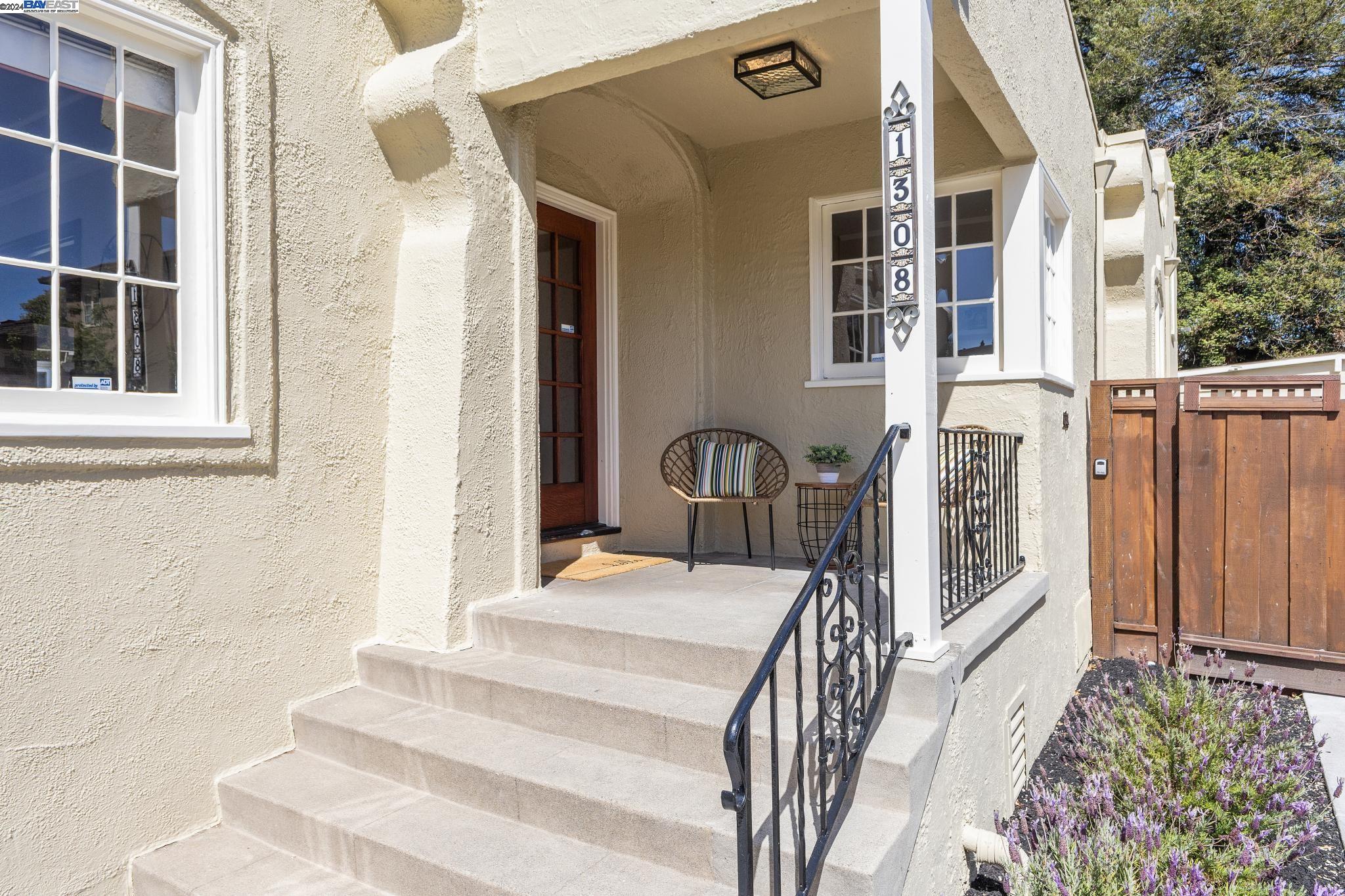 Detail Gallery Image 4 of 59 For 1308 Saint Charles St, Alameda,  CA 94501 - 3 Beds | 2 Baths