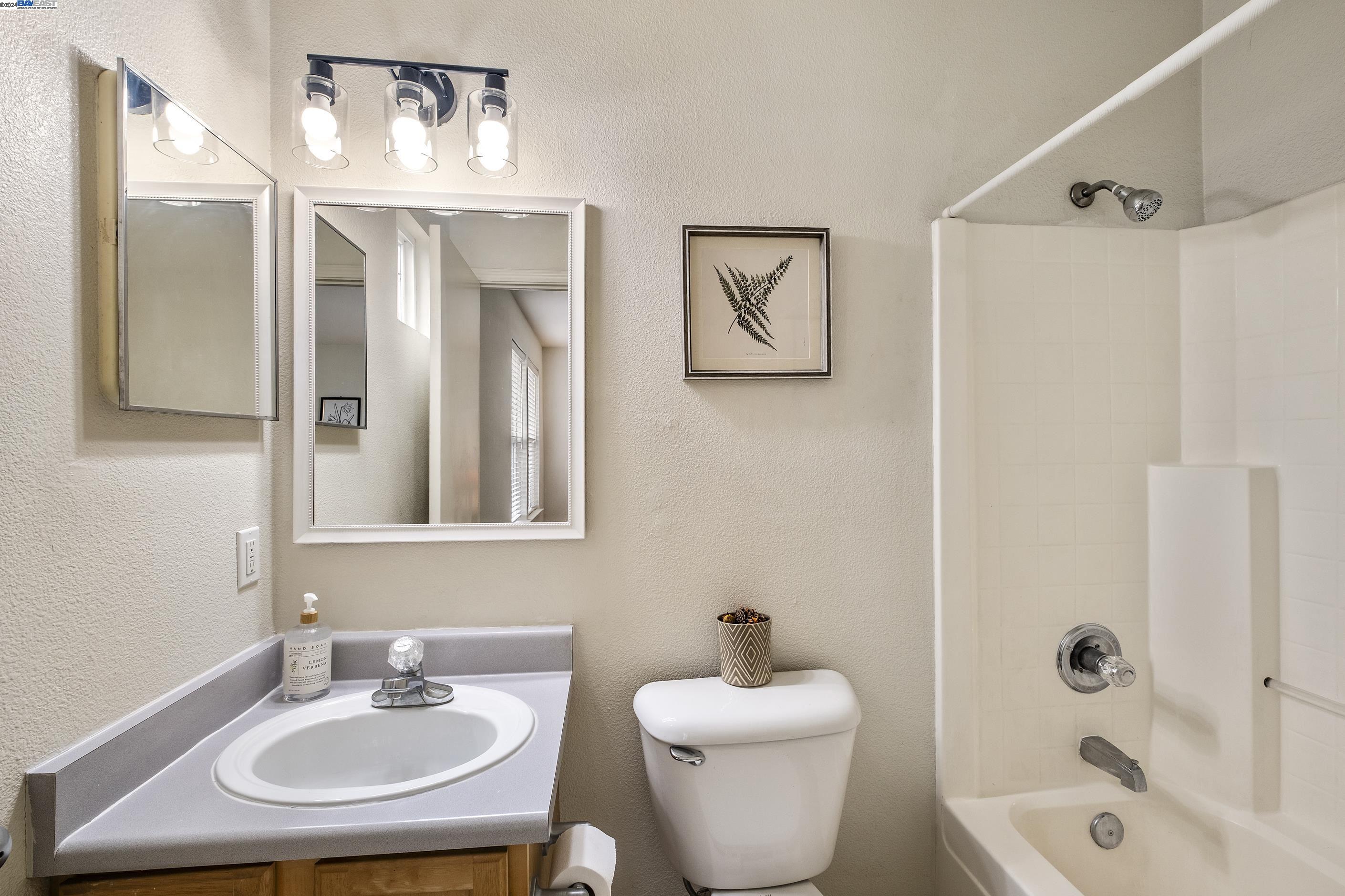 Detail Gallery Image 22 of 34 For 2453 Palmvilla Ct, Oakland,  CA 94605 - 3 Beds | 2 Baths