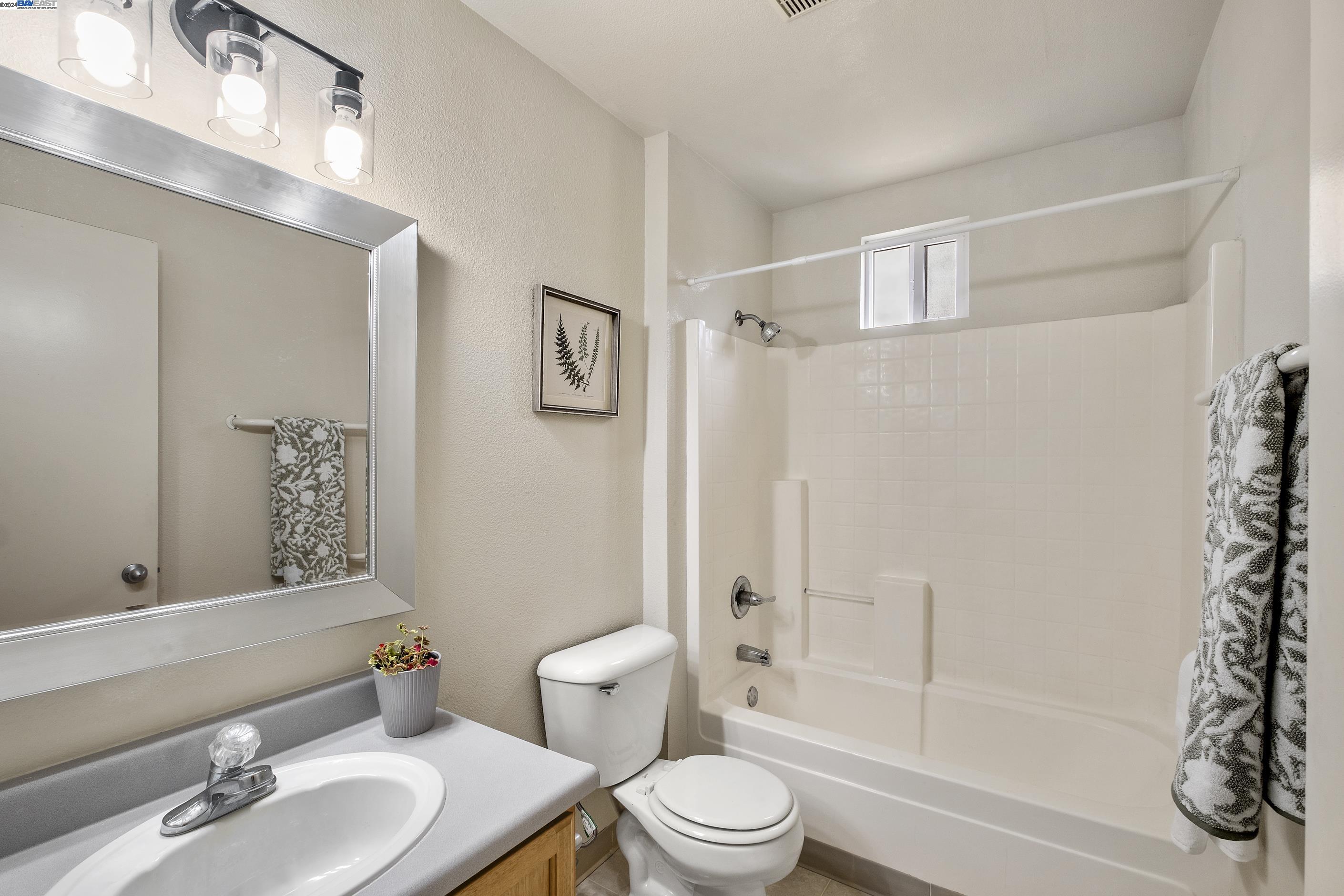 Detail Gallery Image 26 of 34 For 2453 Palmvilla Ct, Oakland,  CA 94605 - 3 Beds | 2 Baths