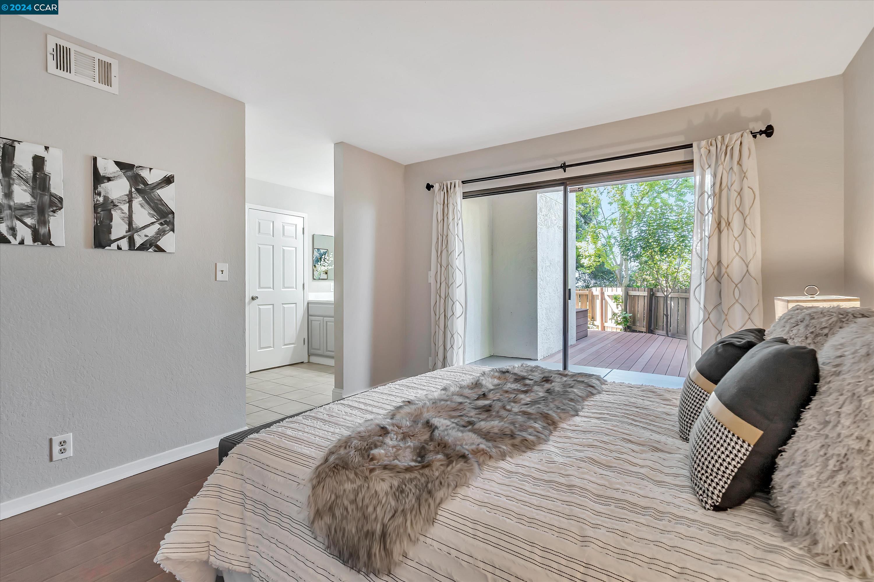Detail Gallery Image 16 of 57 For 21117 Gary Dr #112,  Hayward,  CA 94546 - 3 Beds | 2 Baths