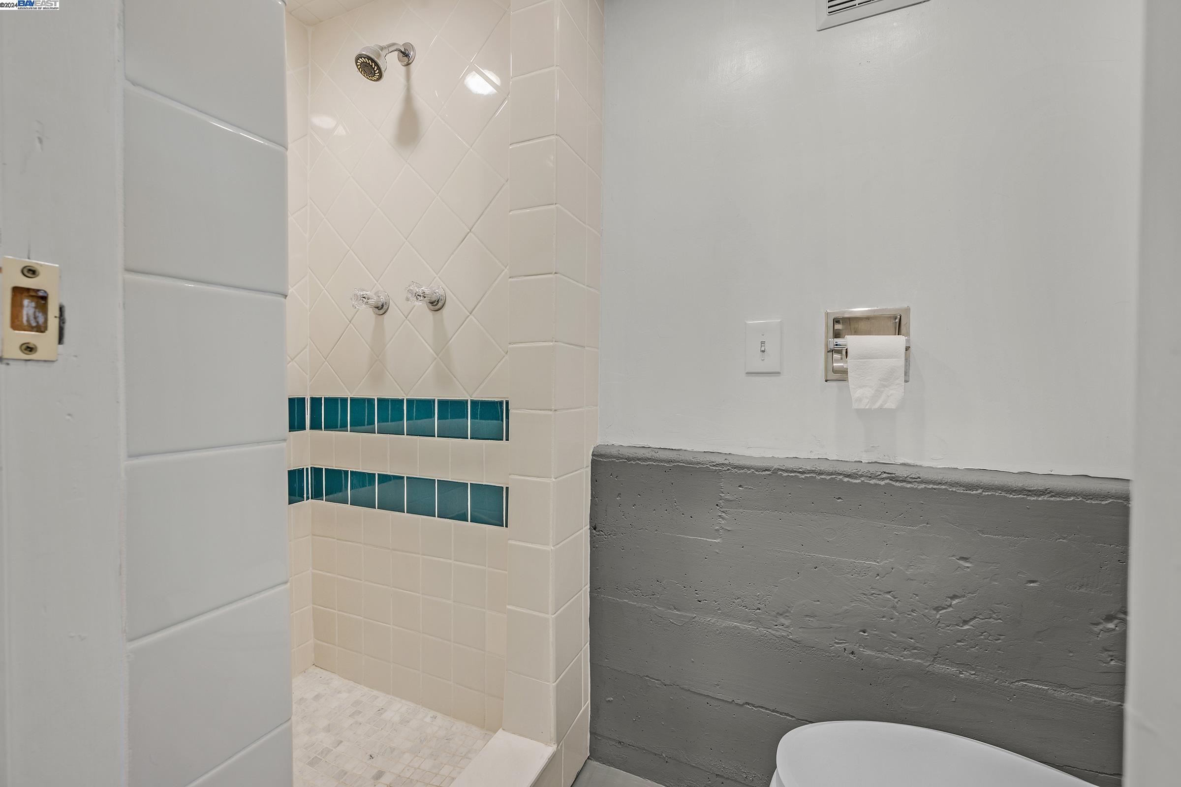 Detail Gallery Image 34 of 46 For 18760 Stanton Ave, Castro Valley,  CA 94546 - 2 Beds | 1 Baths