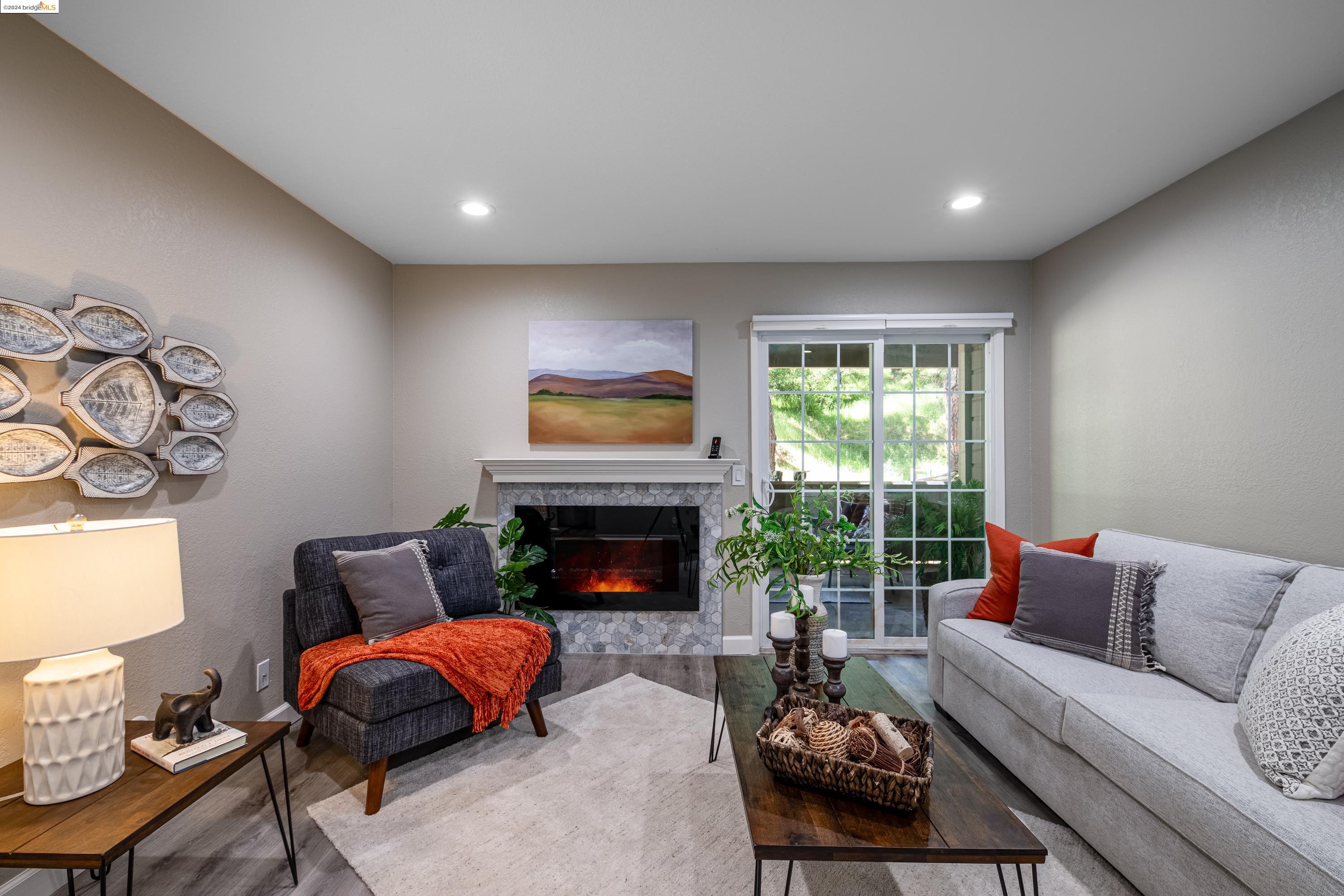 Detail Gallery Image 1 of 30 For 475 Canyon Oaks Dr #APT C,  Oakland,  CA 94605 - 2 Beds | 2 Baths