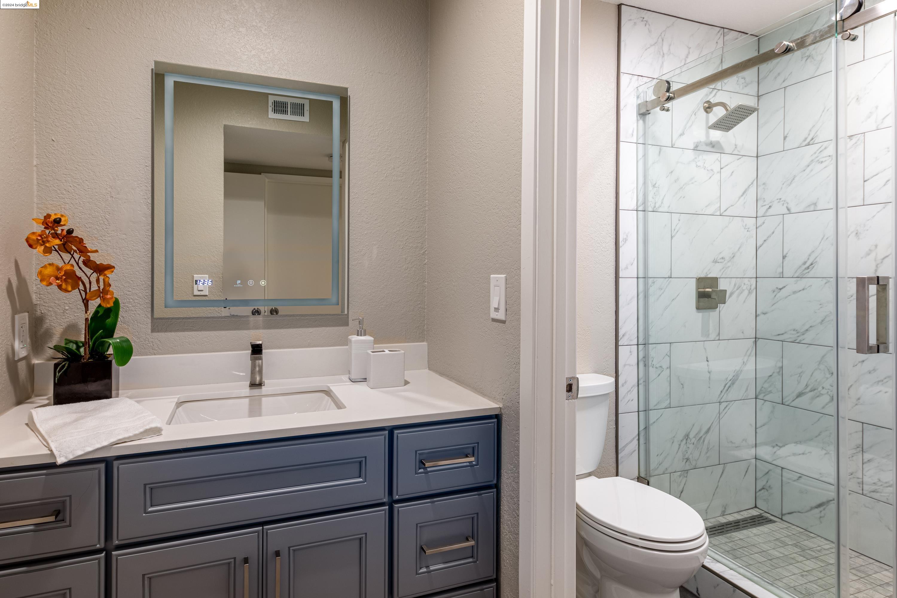 Detail Gallery Image 7 of 30 For 475 Canyon Oaks Dr #APT C,  Oakland,  CA 94605 - 2 Beds | 2 Baths