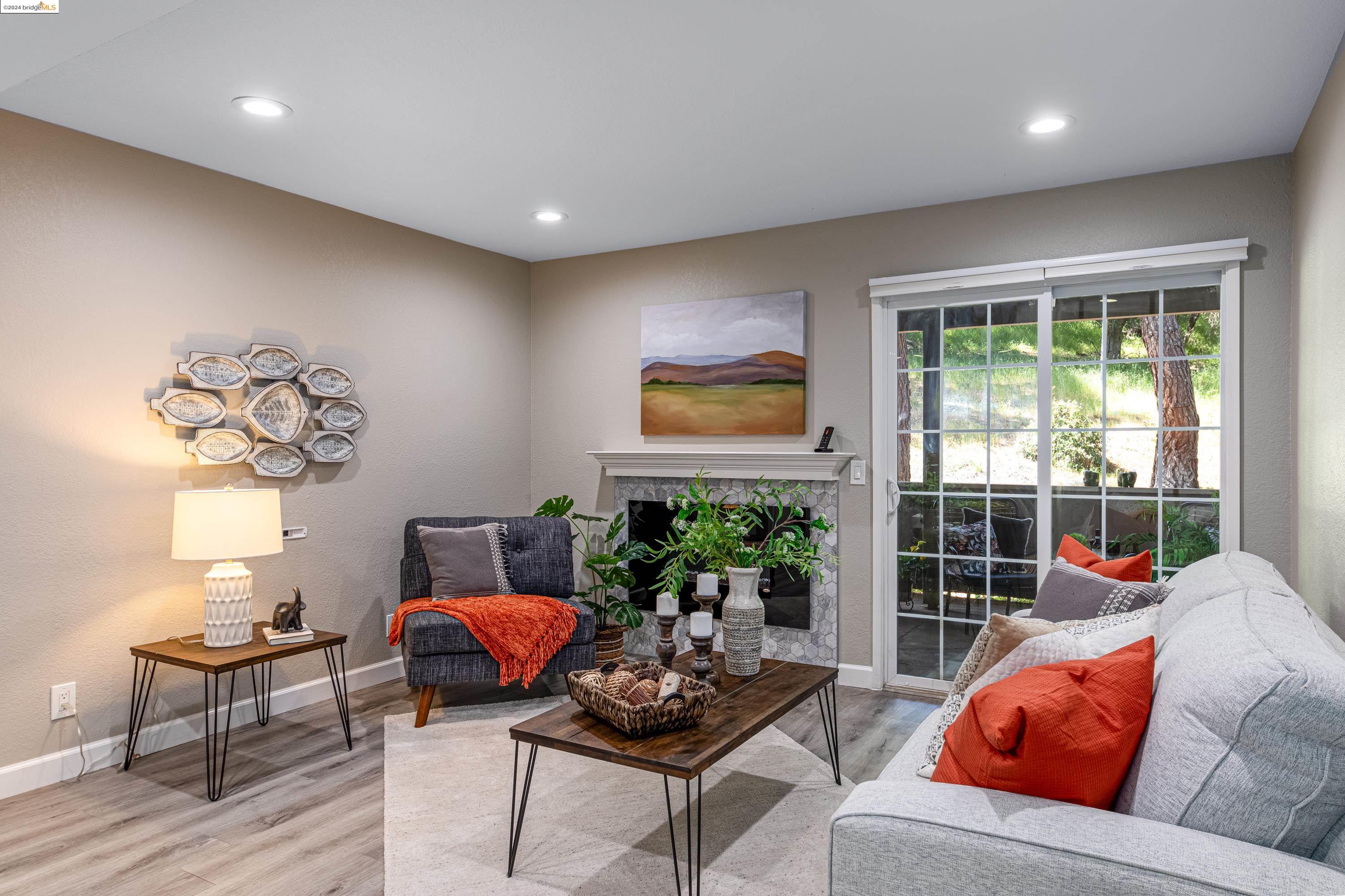 Detail Gallery Image 9 of 30 For 475 Canyon Oaks Dr #APT C,  Oakland,  CA 94605 - 2 Beds | 2 Baths