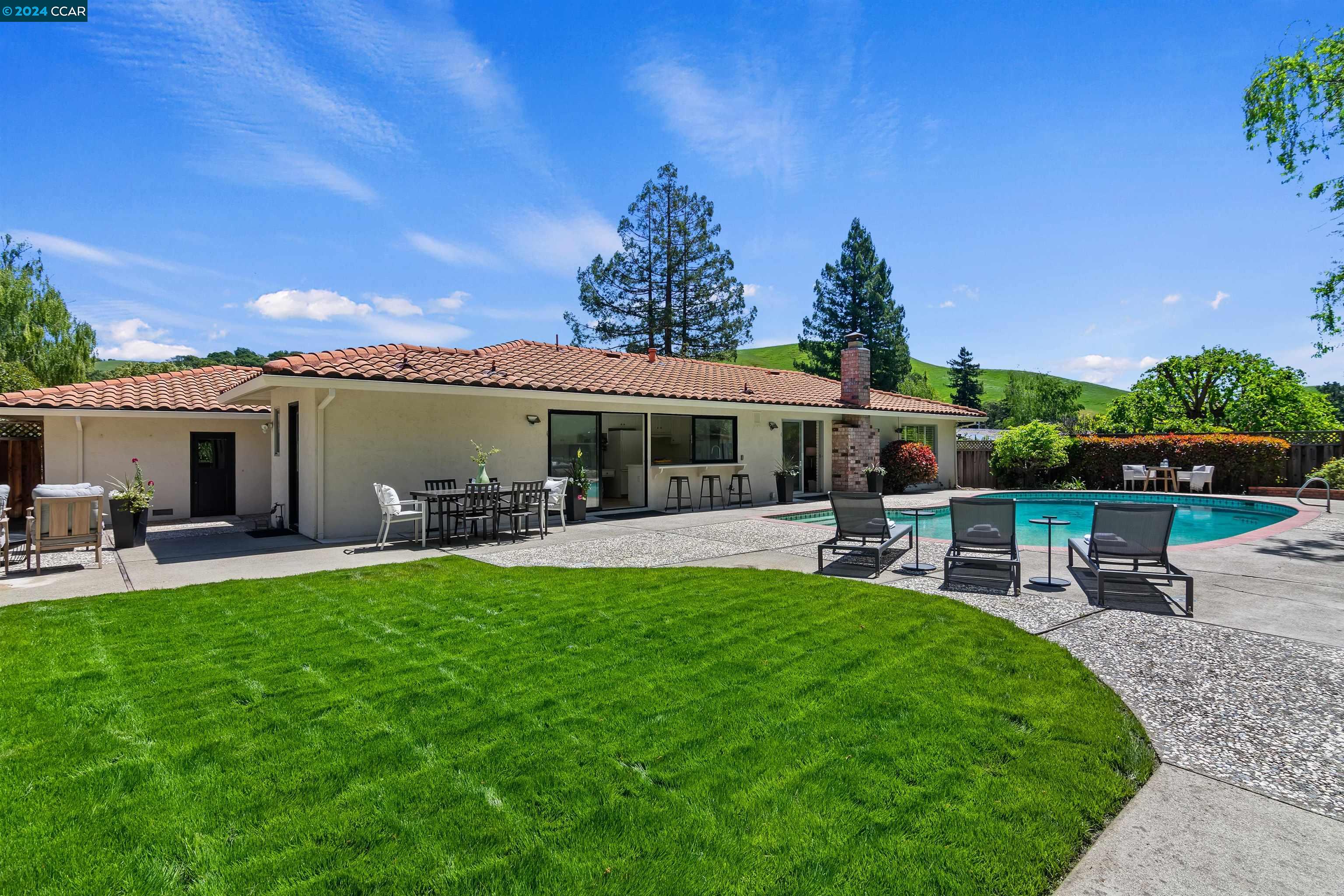 Detail Gallery Image 1 of 1 For 1236 Larch Ave, Moraga,  CA 94556 - 4 Beds | 2/1 Baths