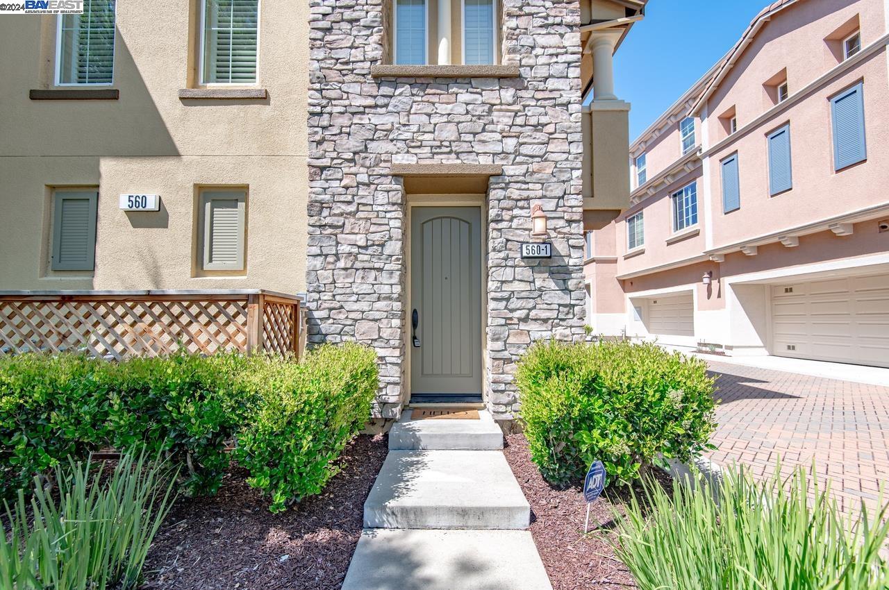 Detail Gallery Image 1 of 29 For 560 Dovecote Lane #1,  Livermore,  CA 94551 - 2 Beds | 2 Baths