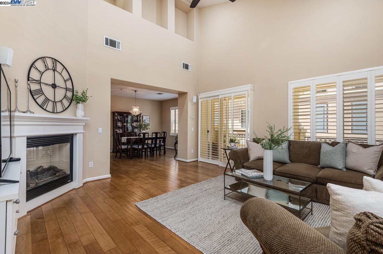 Detail Gallery Image 3 of 29 For 560 Dovecote Lane #1,  Livermore,  CA 94551 - 2 Beds | 2 Baths