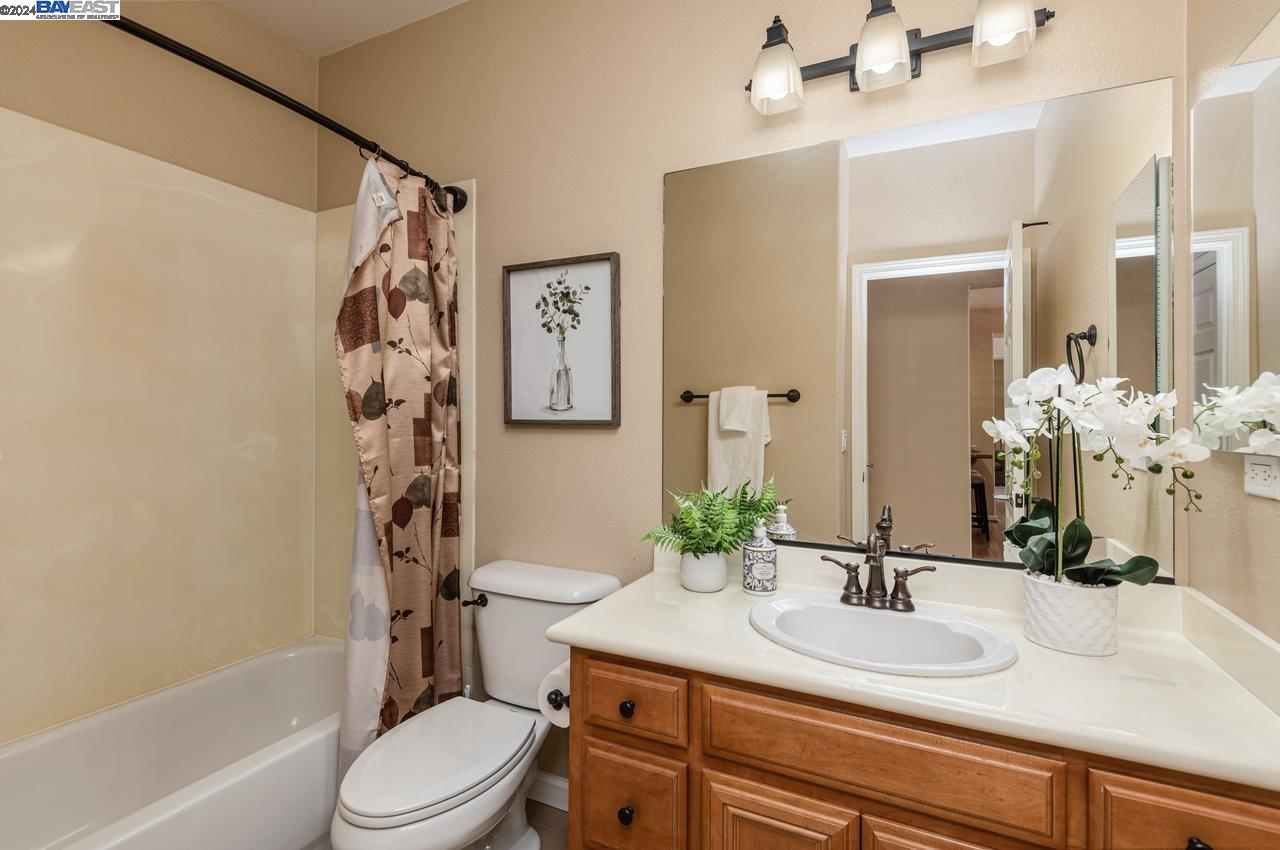 Detail Gallery Image 9 of 29 For 560 Dovecote Lane #1,  Livermore,  CA 94551 - 2 Beds | 2 Baths