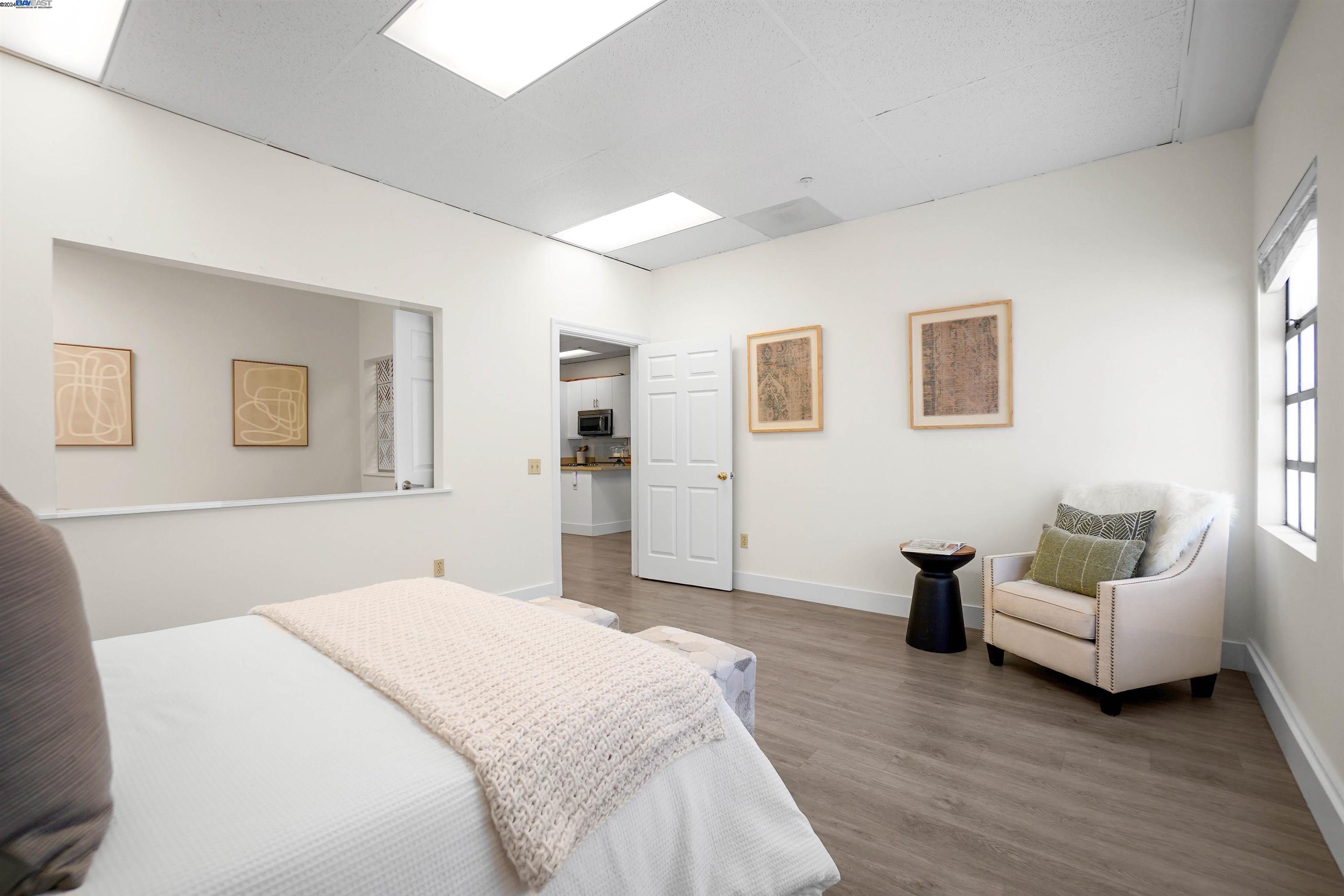 Detail Gallery Image 13 of 30 For 850 W Grand Ave #B,  Oakland,  CA 94607 - 2 Beds | 1 Baths