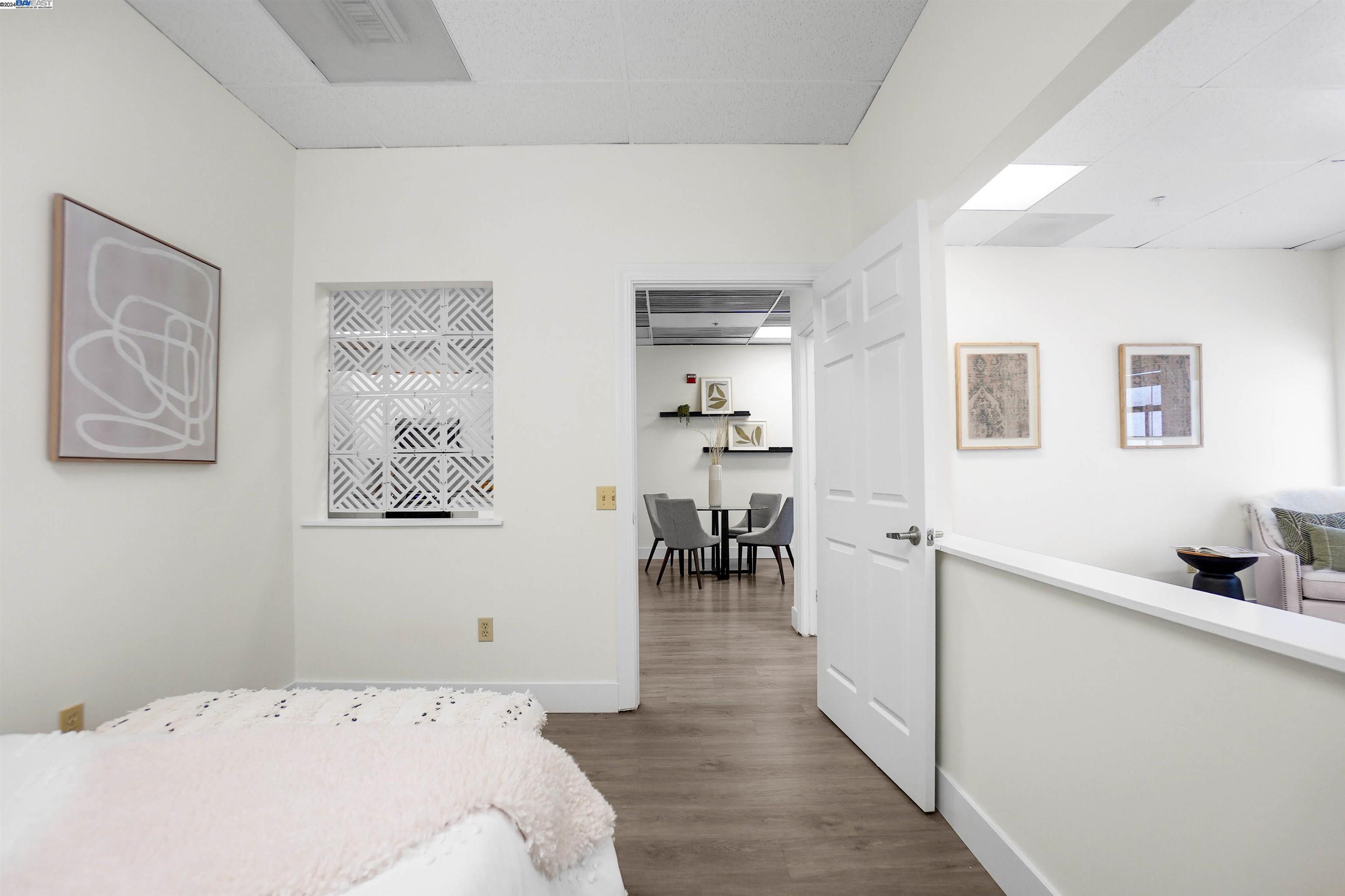 Detail Gallery Image 17 of 30 For 850 W Grand Ave #B,  Oakland,  CA 94607 - 2 Beds | 1 Baths