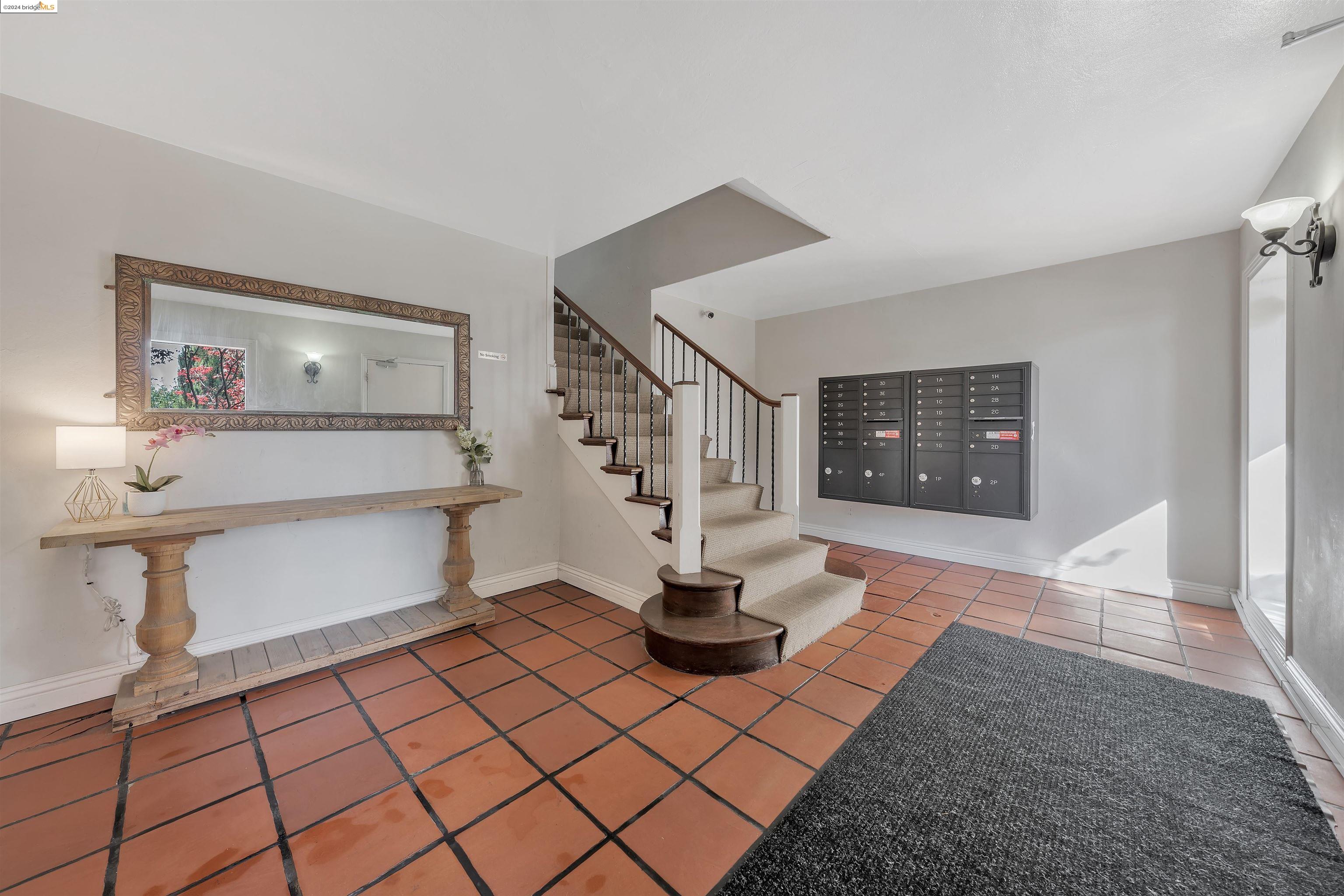 Detail Gallery Image 17 of 39 For 229 Macarthur, Oakland,  CA 94610 - 1 Beds | 1 Baths