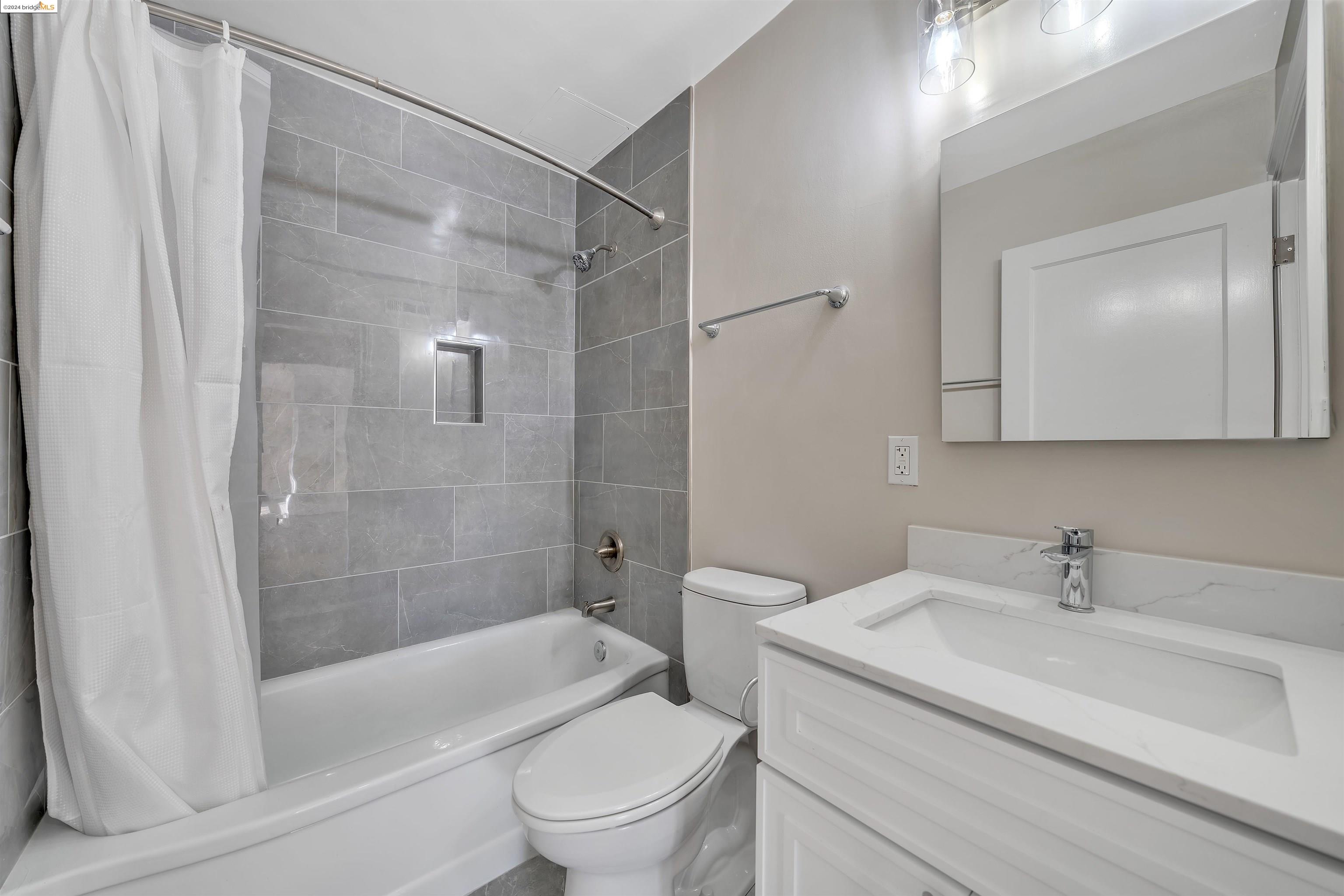 Detail Gallery Image 32 of 39 For 229 Macarthur, Oakland,  CA 94610 - 1 Beds | 1 Baths