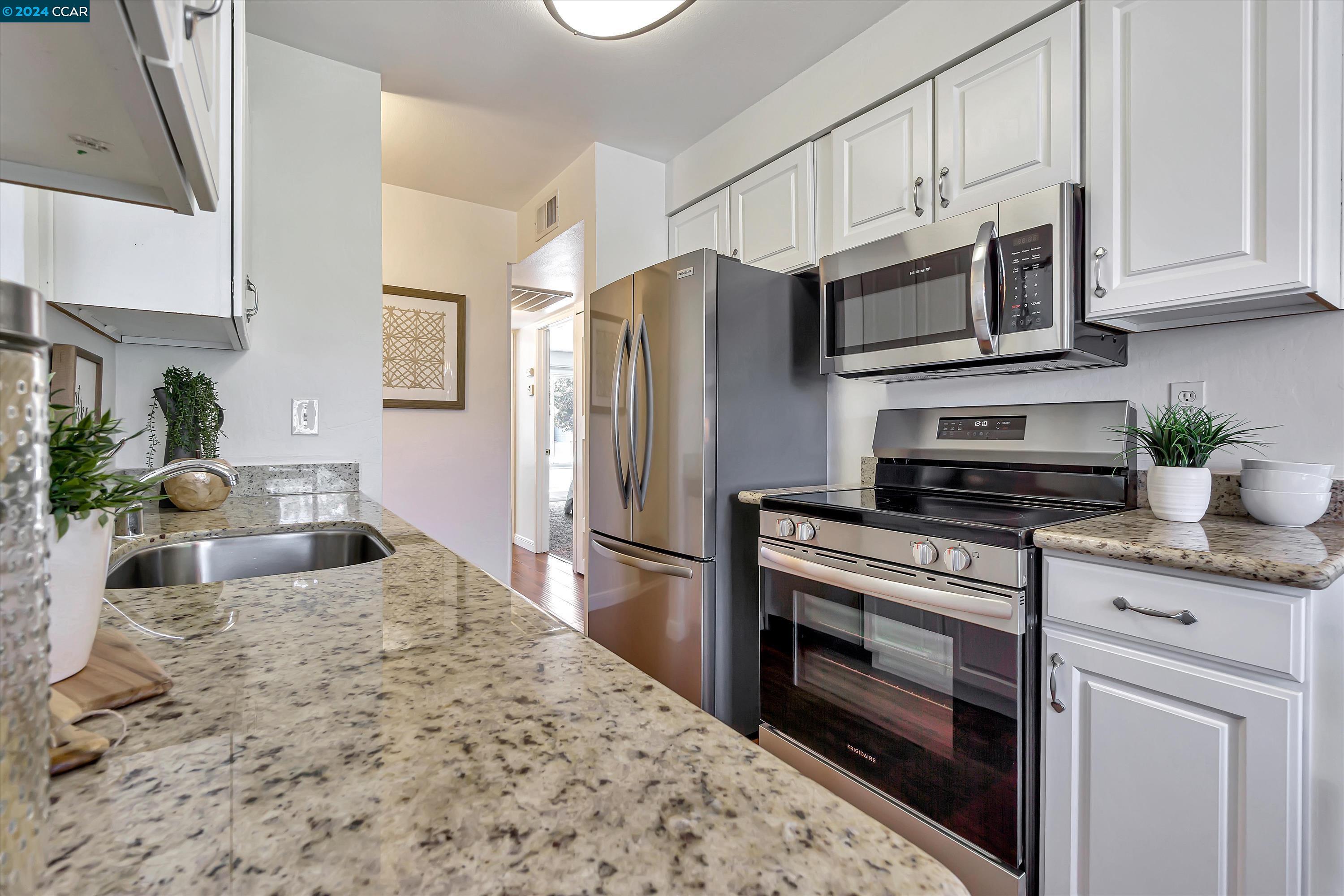Detail Gallery Image 4 of 30 For 1590 Sunnyvale Ave #34,  Walnut Creek,  CA 94597 - 2 Beds | 1 Baths