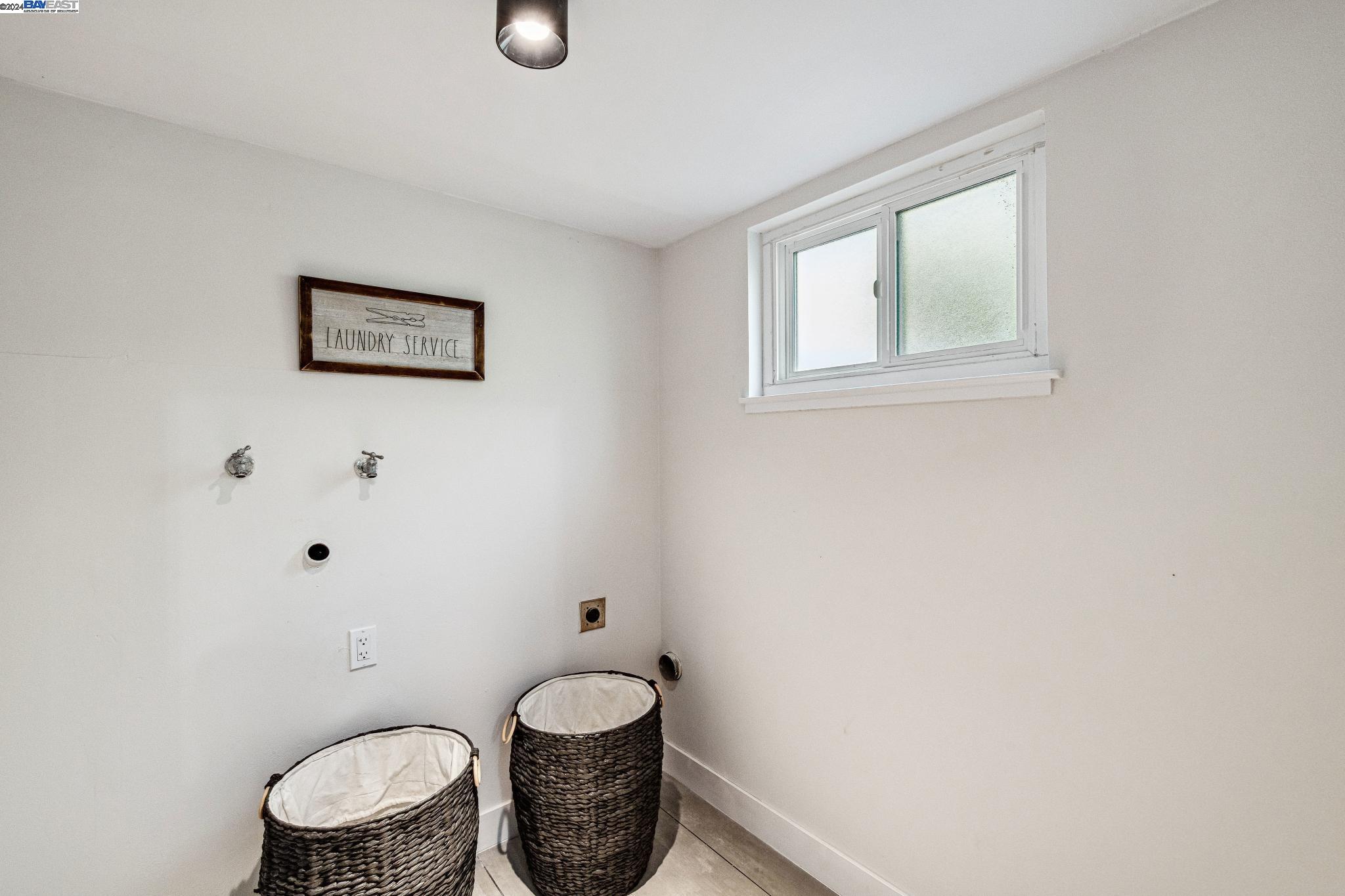 Detail Gallery Image 48 of 57 For 6750 Pinehaven Rd, Oakland,  CA 94611 - 3 Beds | 2/1 Baths