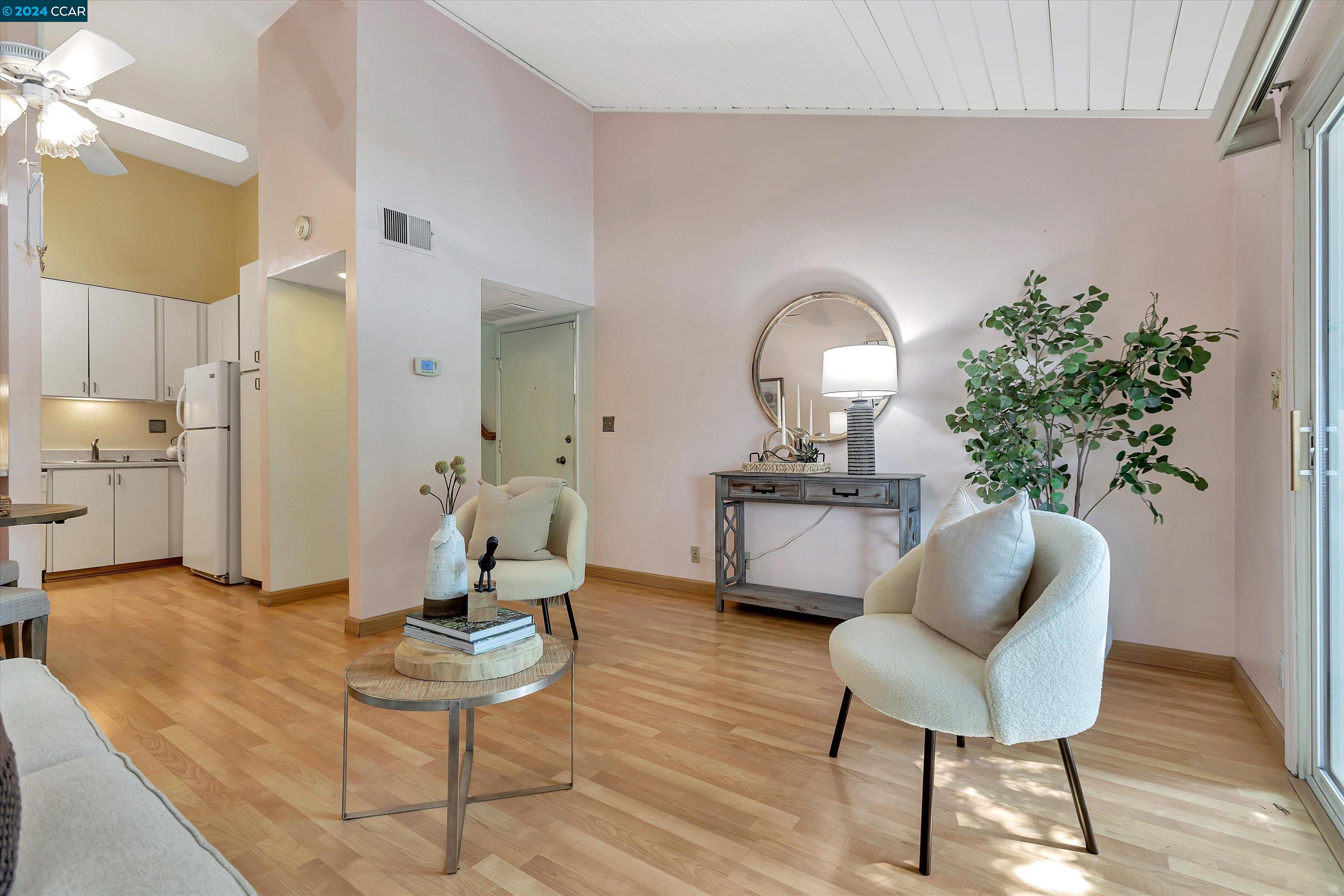 Detail Gallery Image 6 of 33 For 2708 Oak Rd #2,  Walnut Creek,  CA 94597 - 1 Beds | 1 Baths