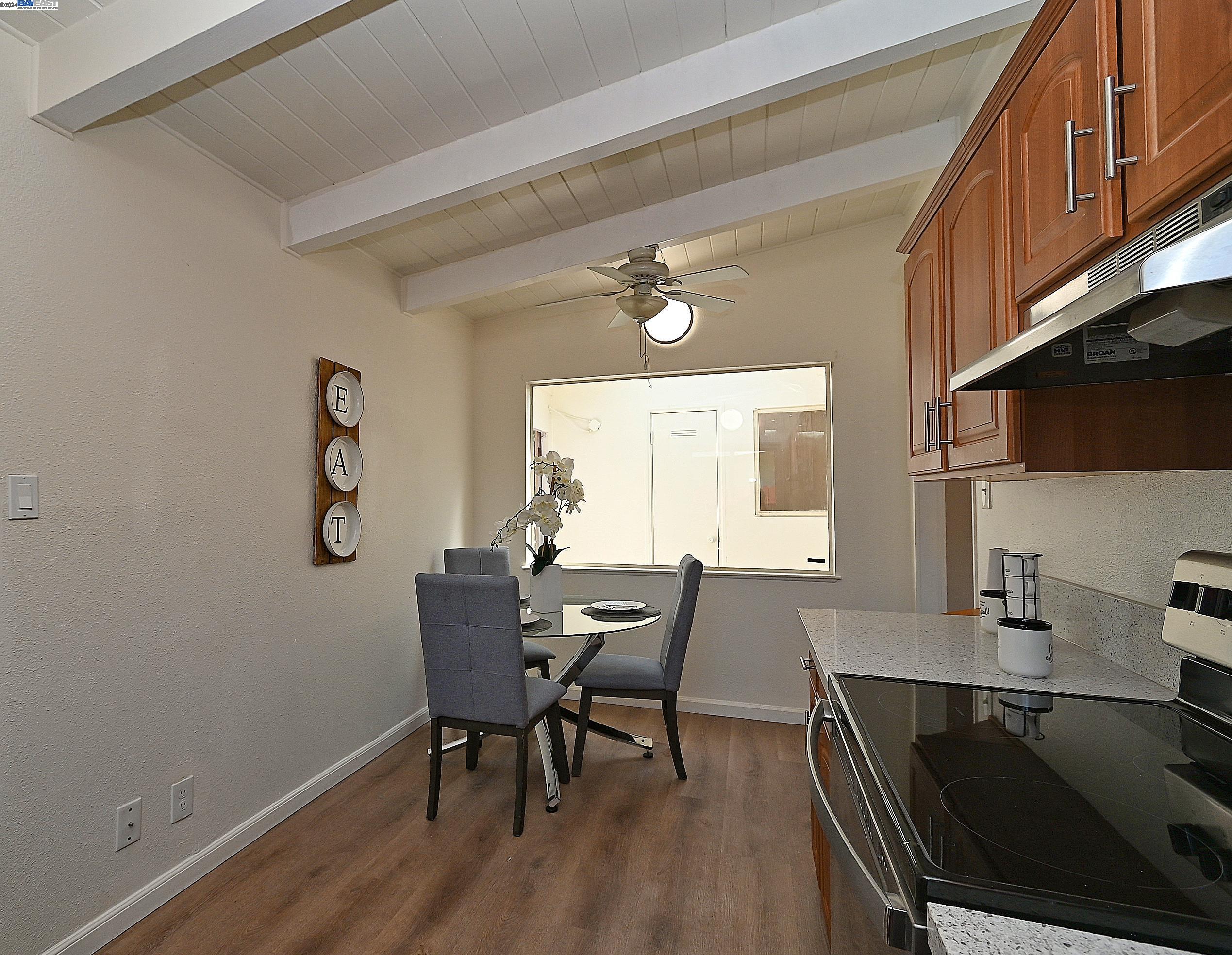 Detail Gallery Image 13 of 48 For 28220 Rochelle Ave, Hayward,  CA 94544 - 3 Beds | 2 Baths