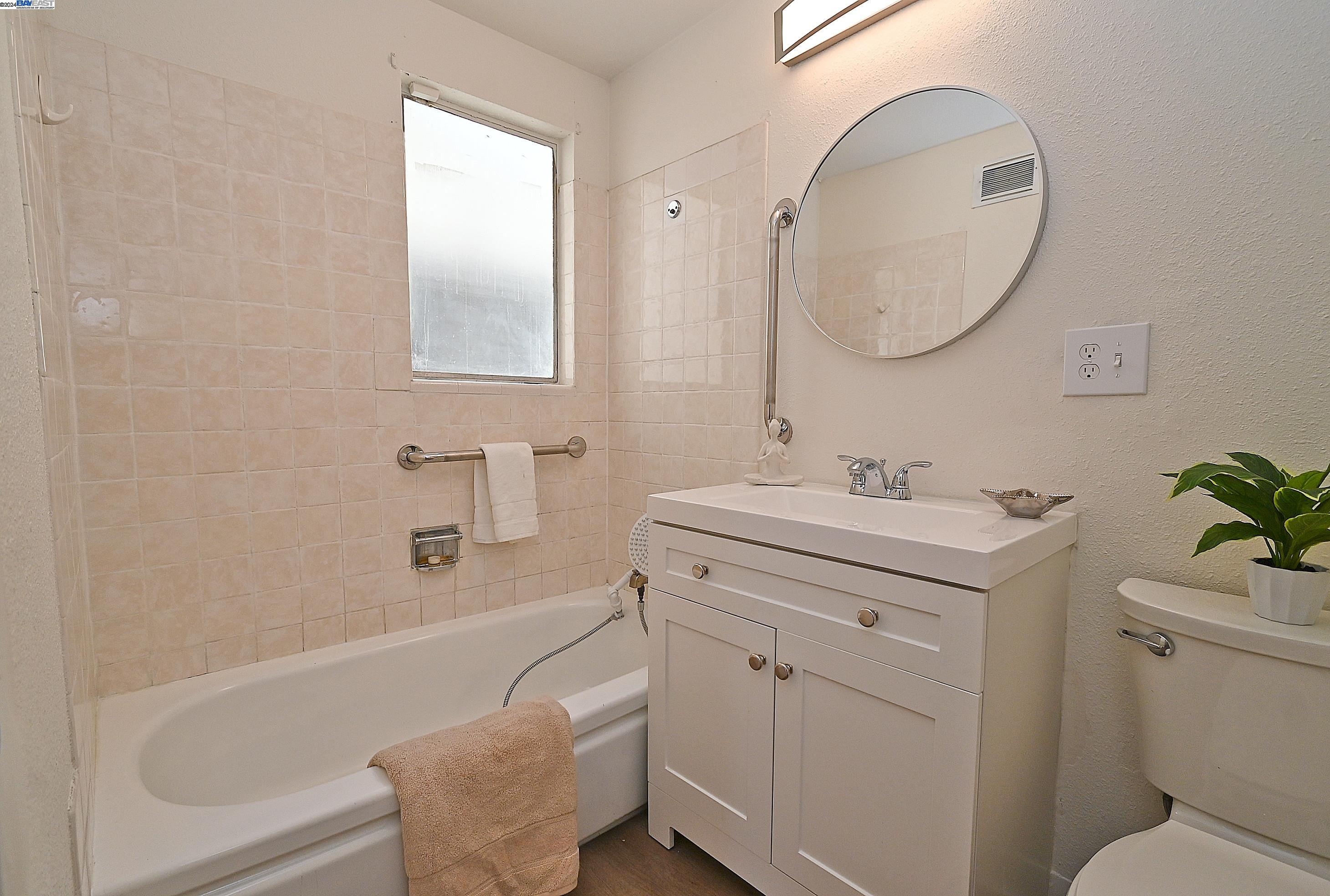 Detail Gallery Image 16 of 48 For 28220 Rochelle Ave, Hayward,  CA 94544 - 3 Beds | 2 Baths